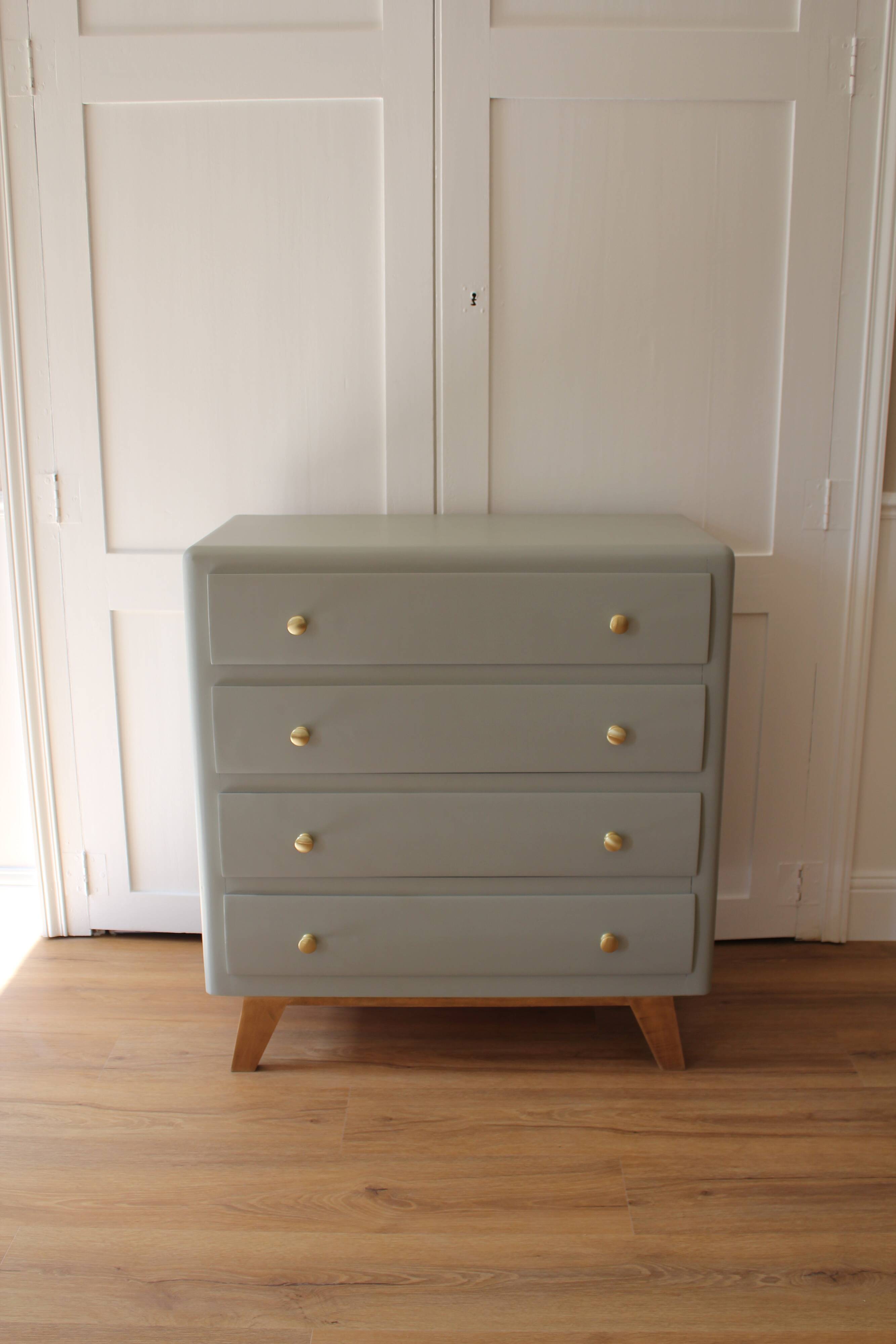 Vintage chest of drawers