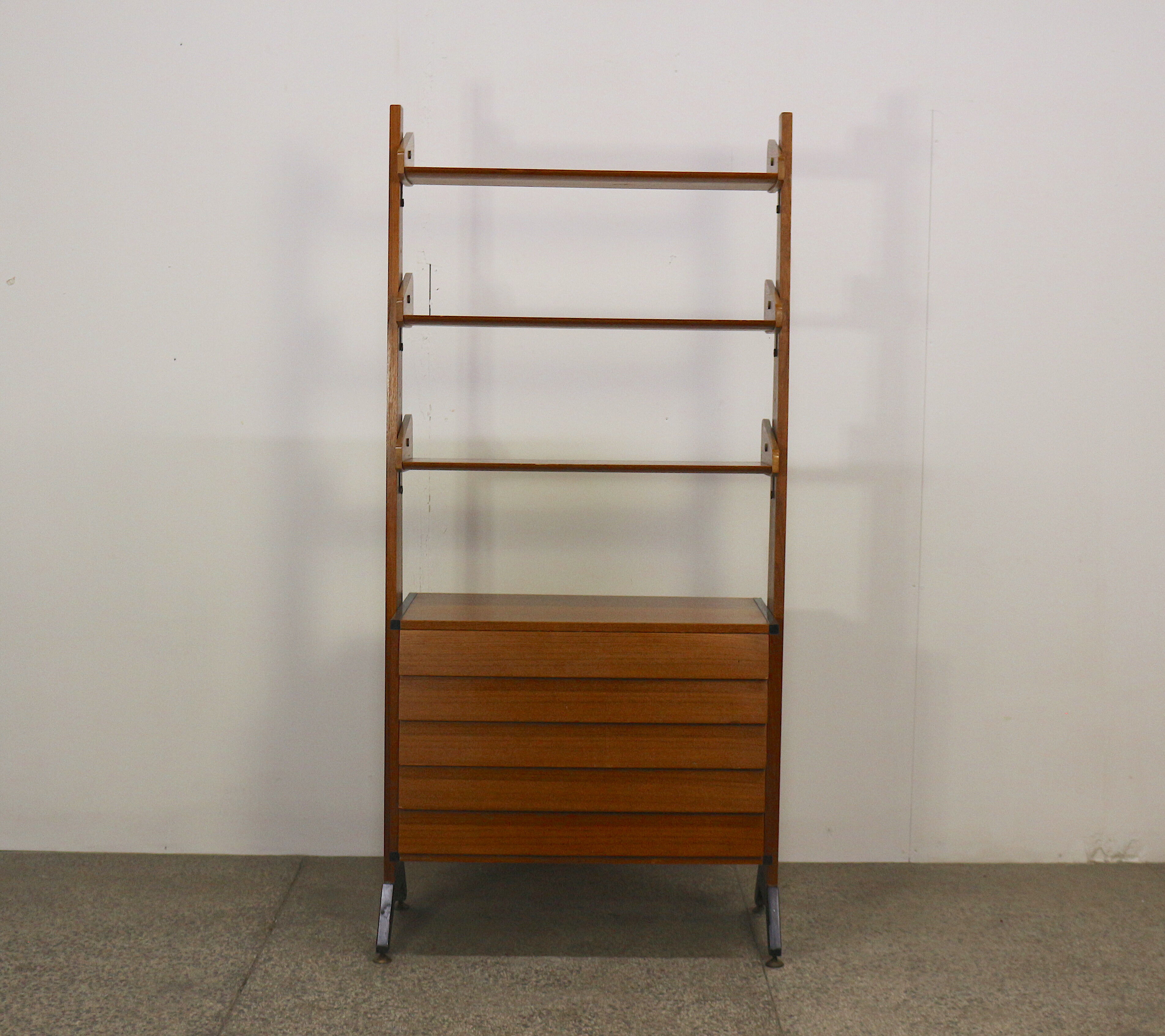 Italian Mid Century standing shelf, 1960's