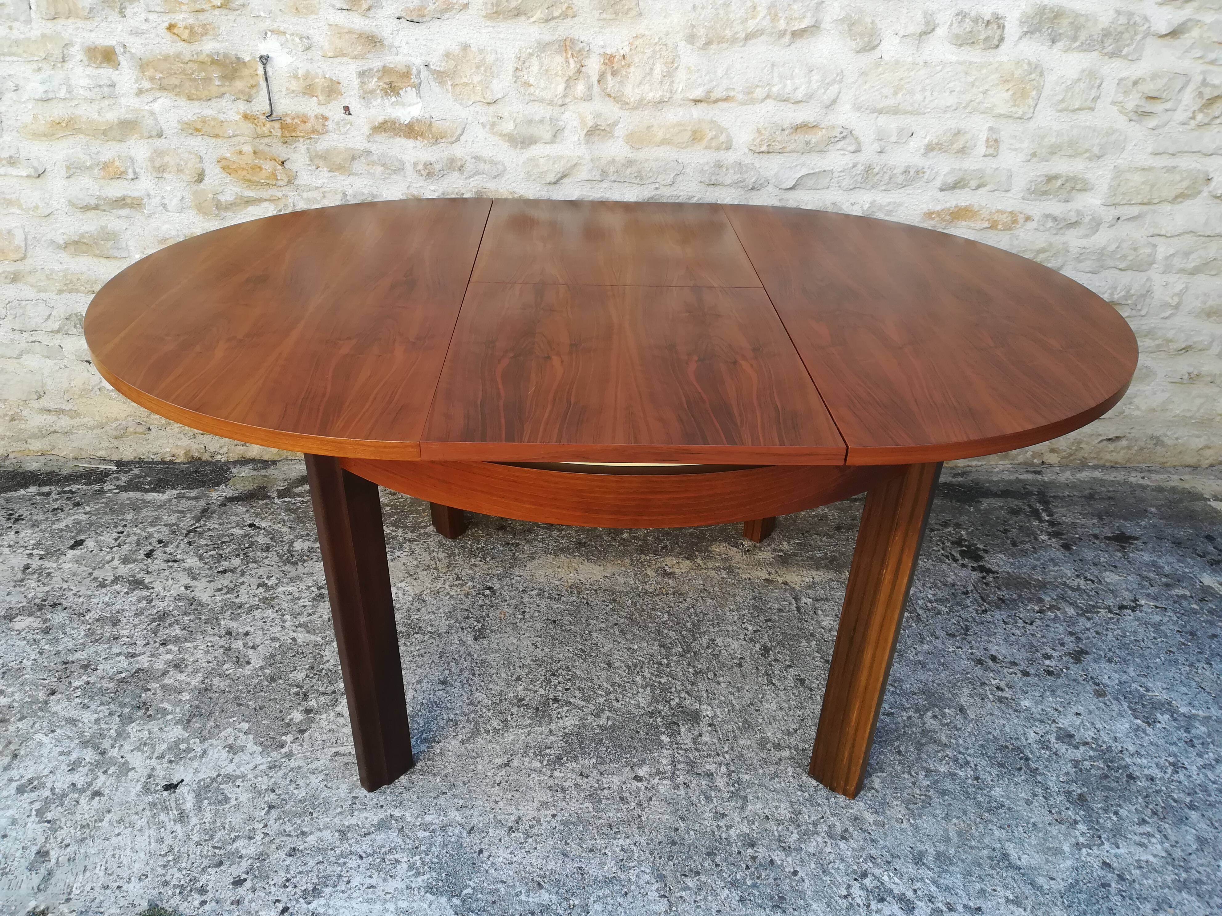 Round table with an extension