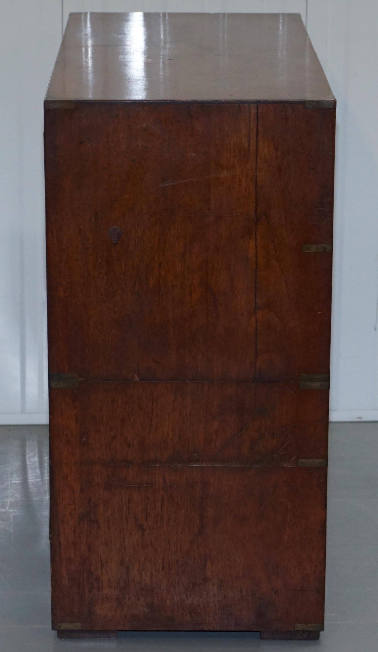 Commode de campagne estampillée Army & Navy C.S.L avec bureau rabattable