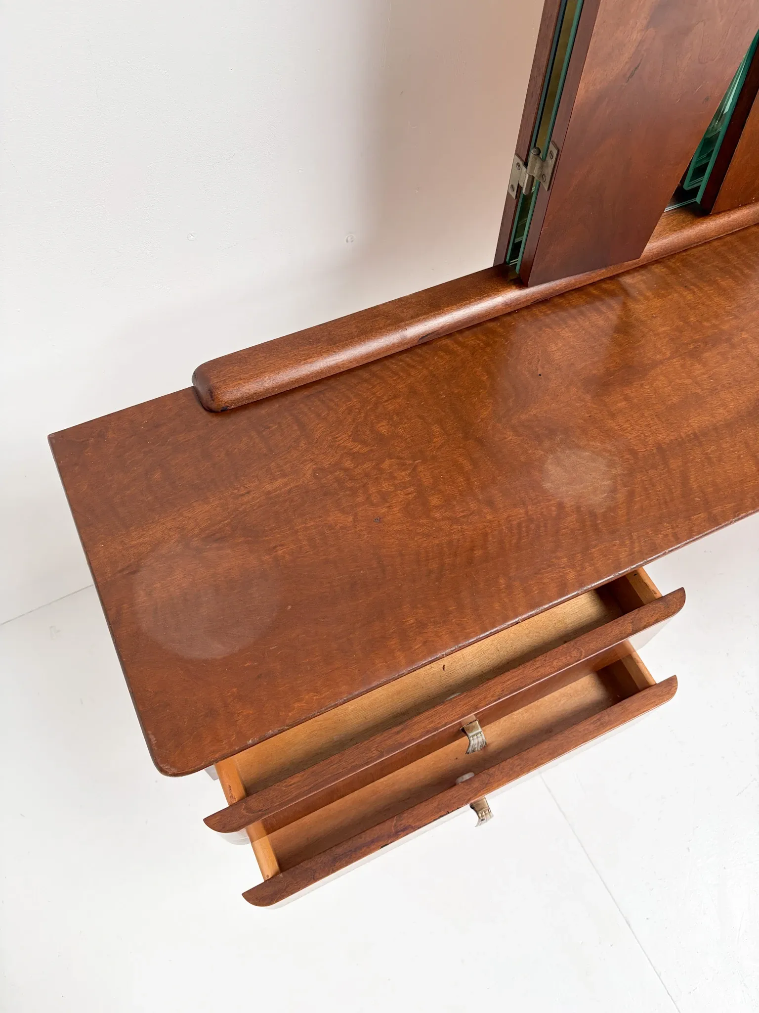 Vintage dressing table with fold-out mirrors, 1950’s