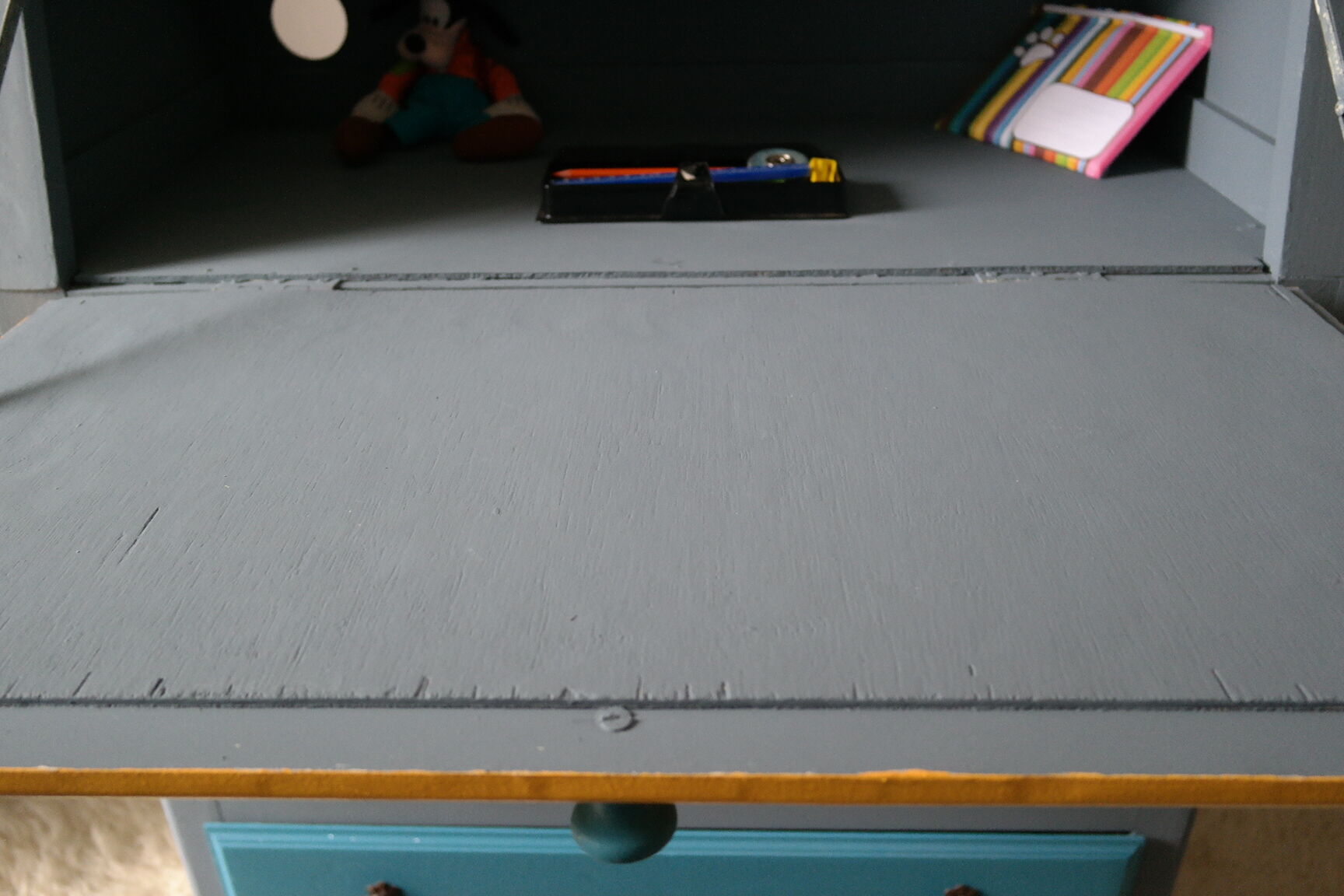 Bureau enfant dos d'âne vintage relooké