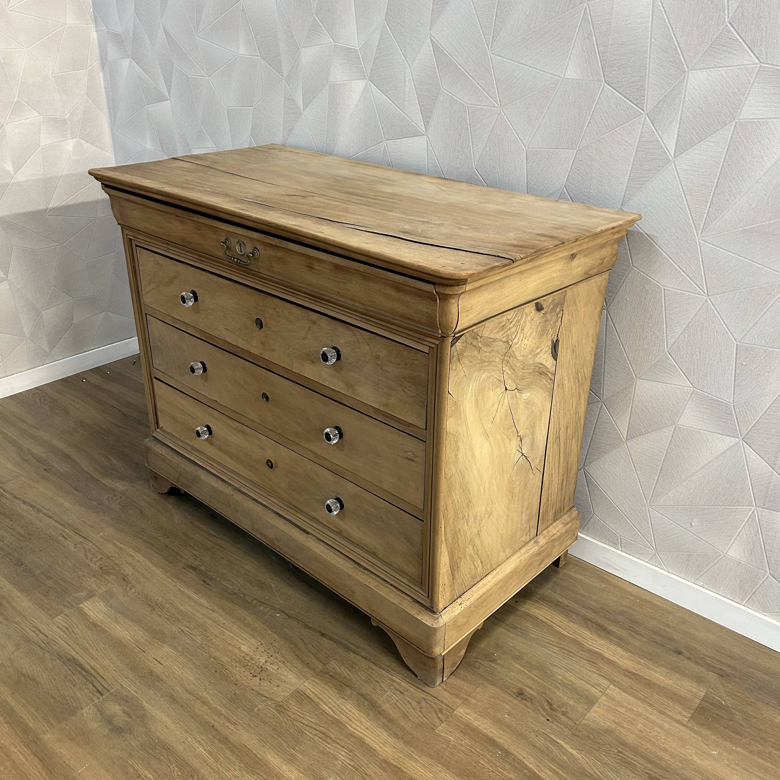 Louis Philippe chest of drawers with 4 airbrushed drawers