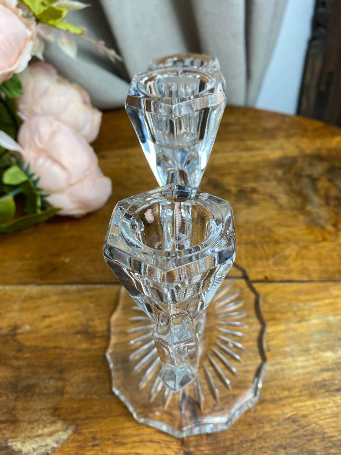 Three-light candlestick in molded crystal