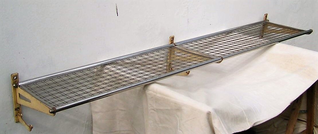Shelf train luggage rack