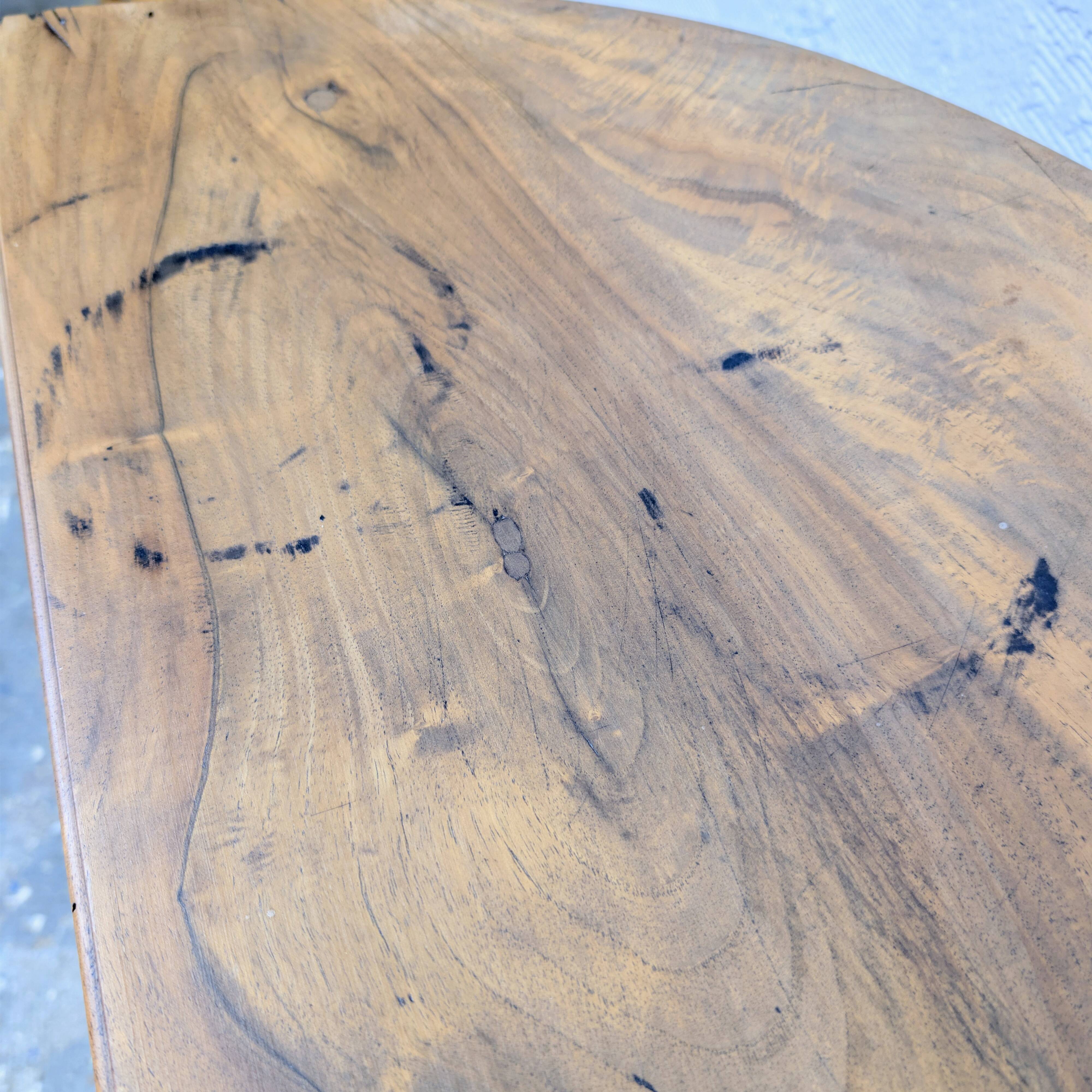 Half-moon table in walnut