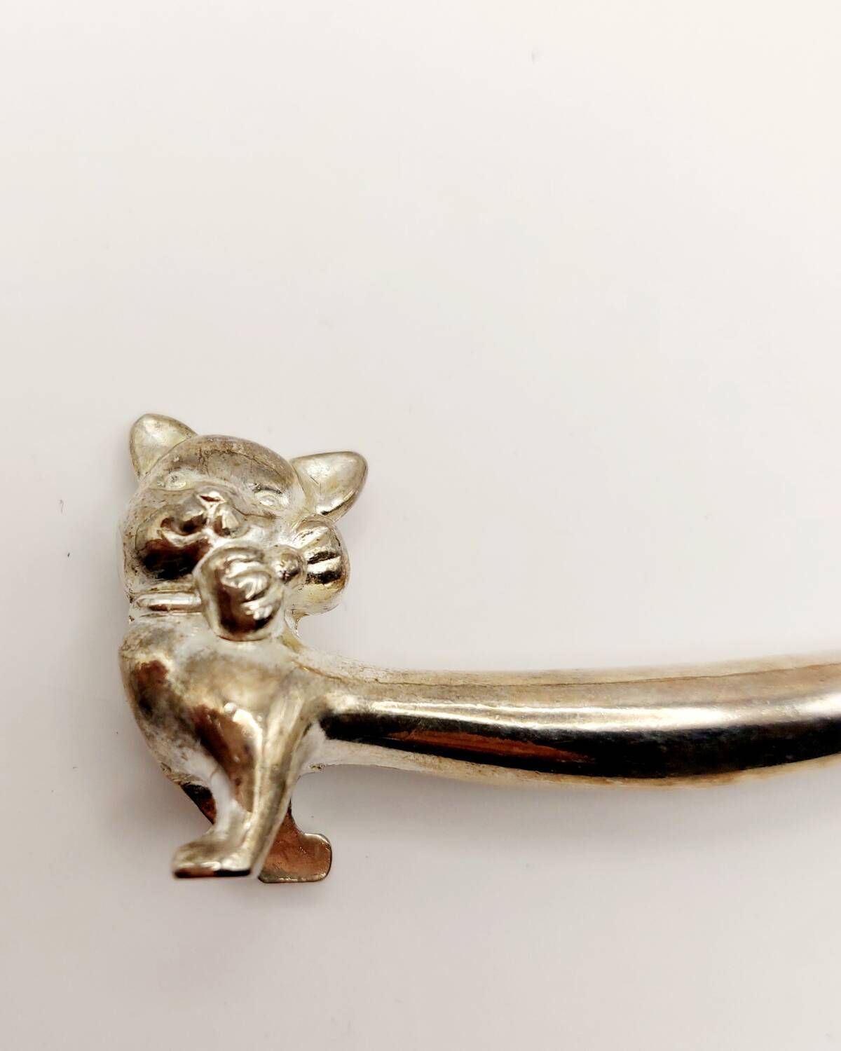 12 vintage silver metal cat knot knife rests