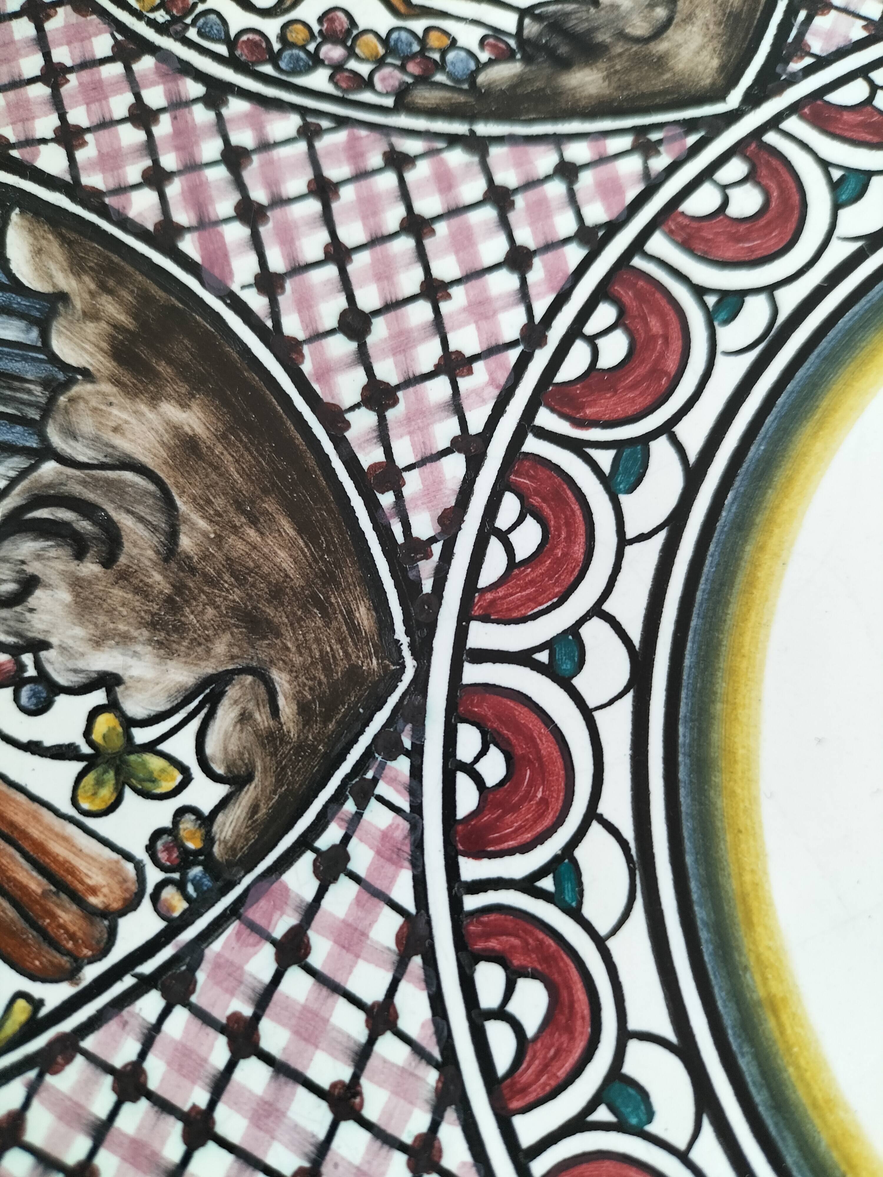 Portuguese plate signed Estrela de Conimbriga, 17th century Colours decor