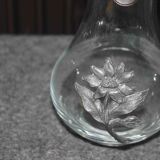 Vase avec fleur en étain