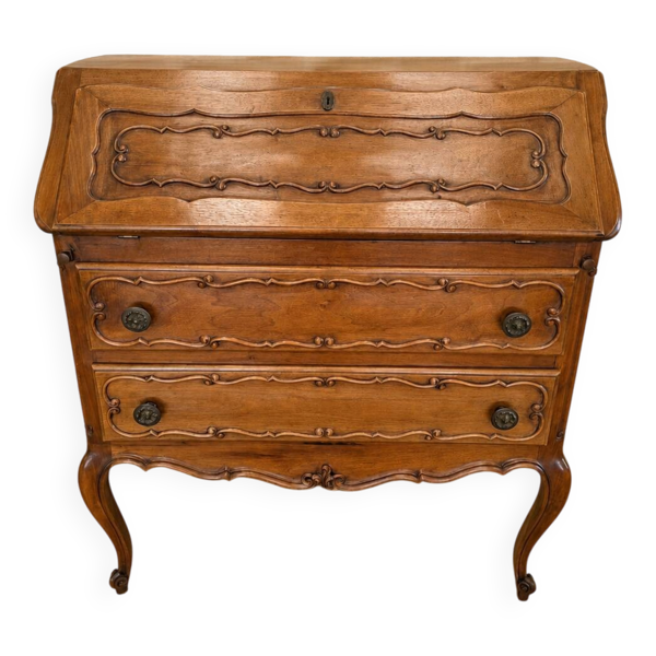 Secrétaire à abattant de style Louis XV en noyer, travail XXeme. (br)
