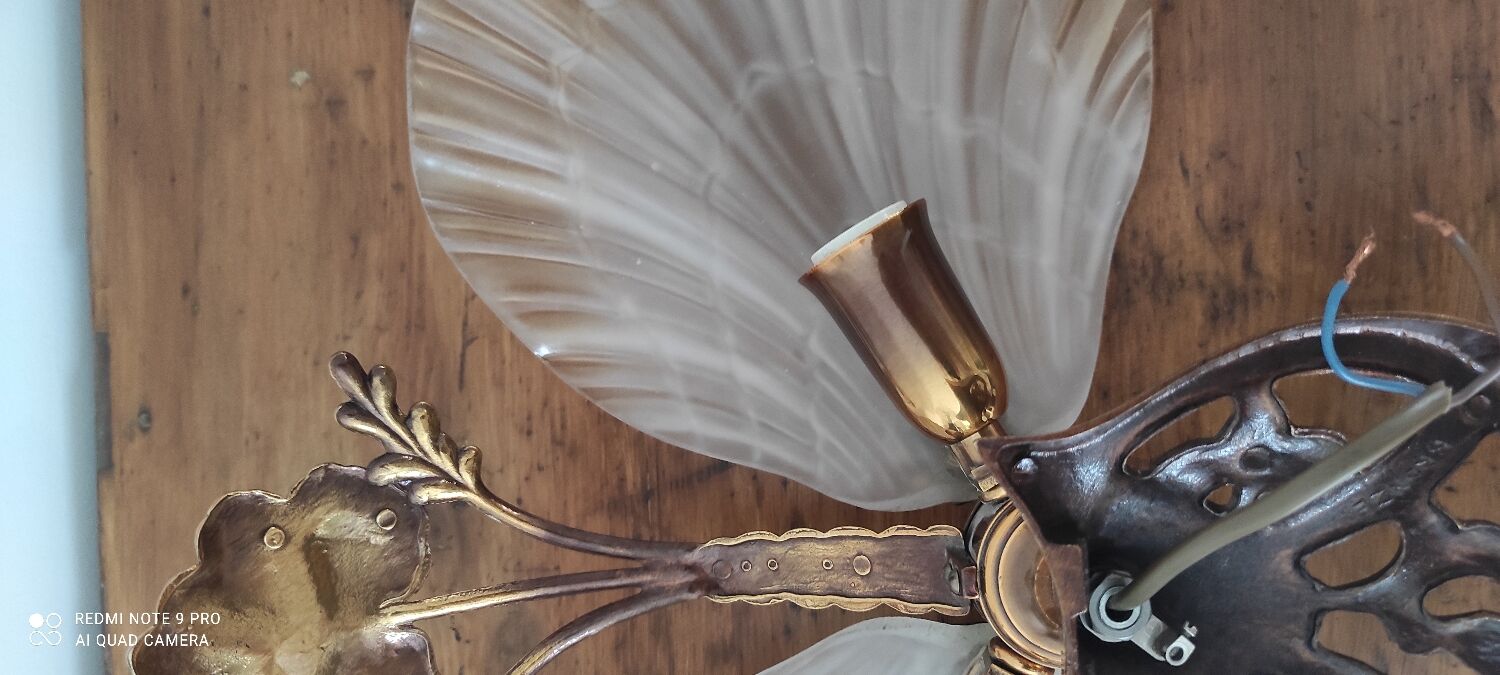 Art Deco/Art Nouveau shell and bronze wall lamp