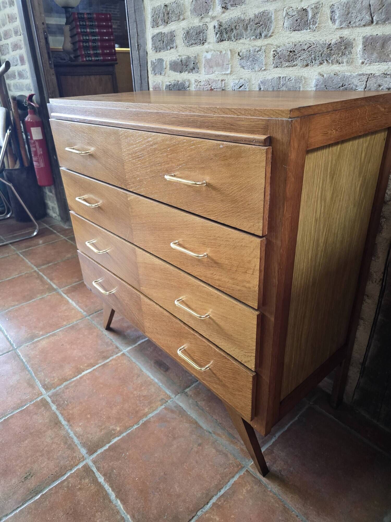Vintage chest of drawers from the 60s in oak