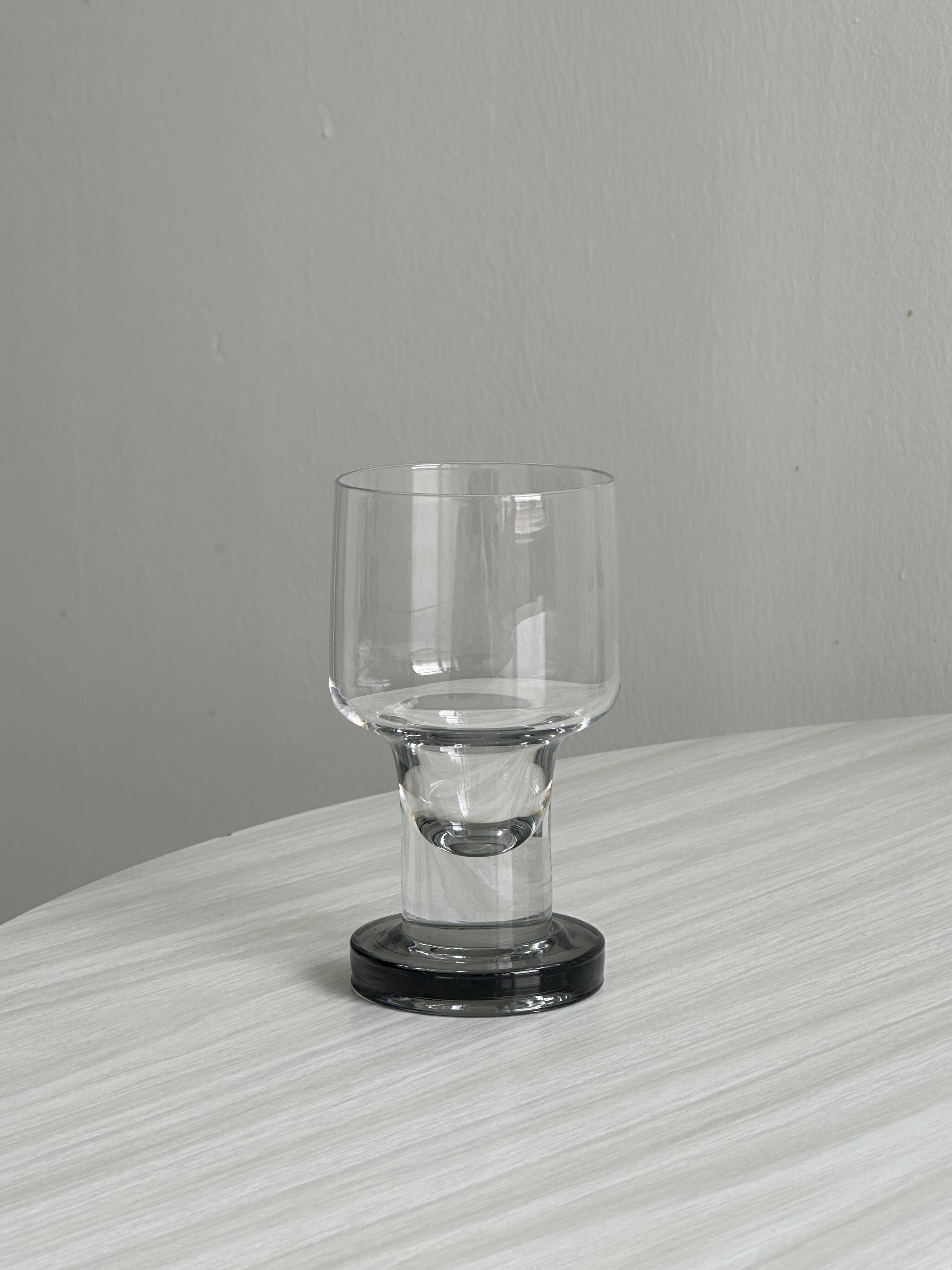 4 verres à eau design en verre épais