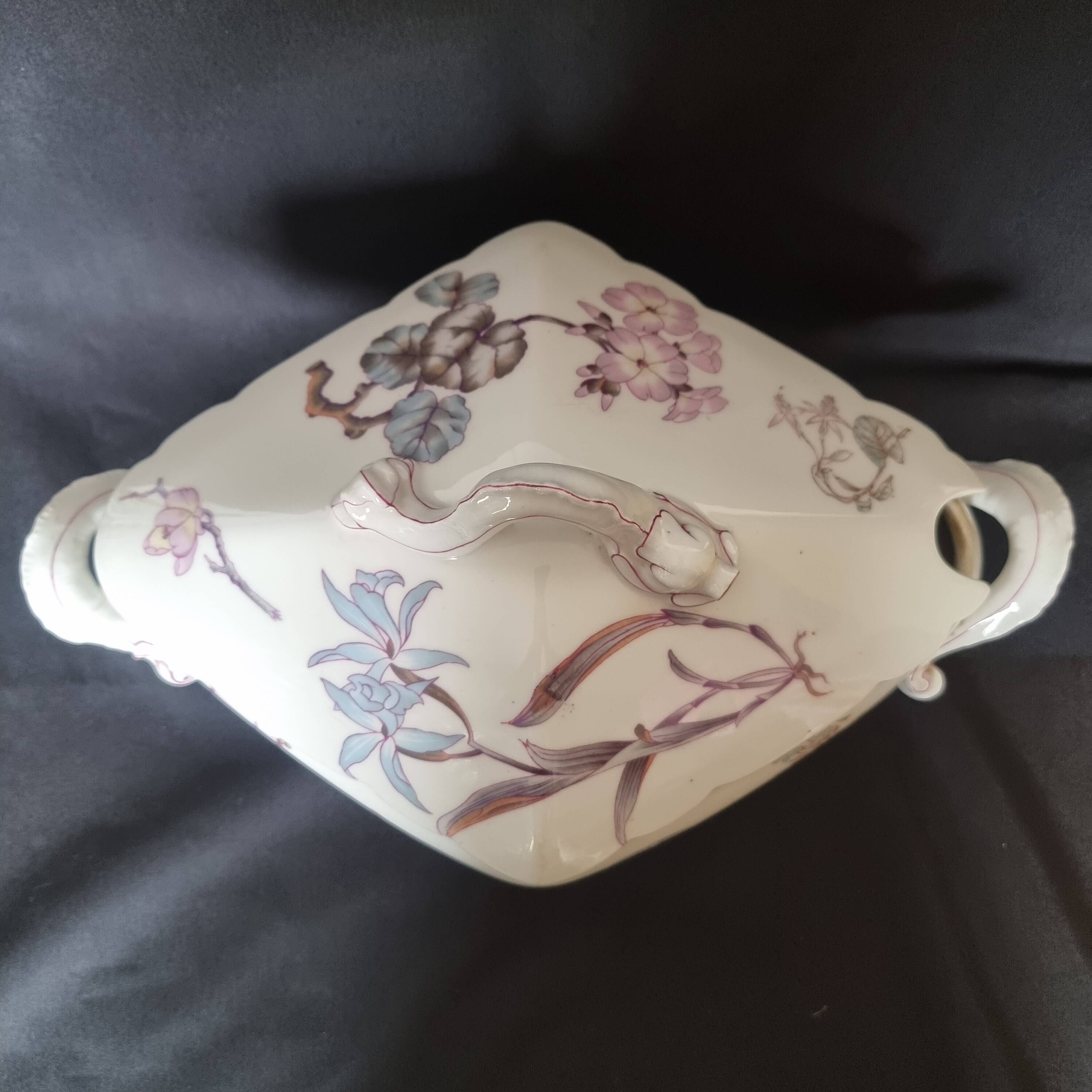 Antique porcelain tureen "Vieux Paris", 19th century, with shaped handles