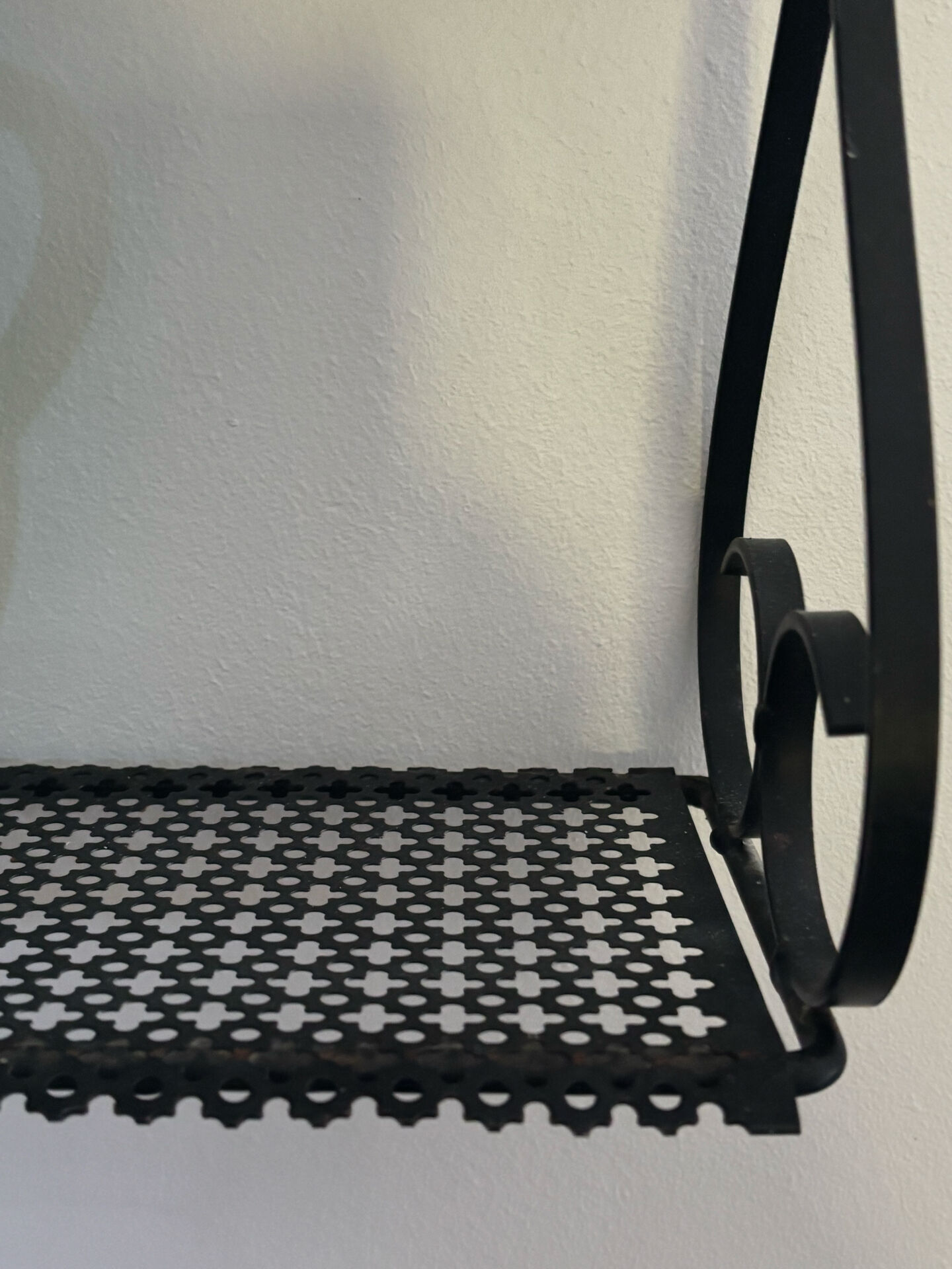 Perforated metal shelf dlg Mategot