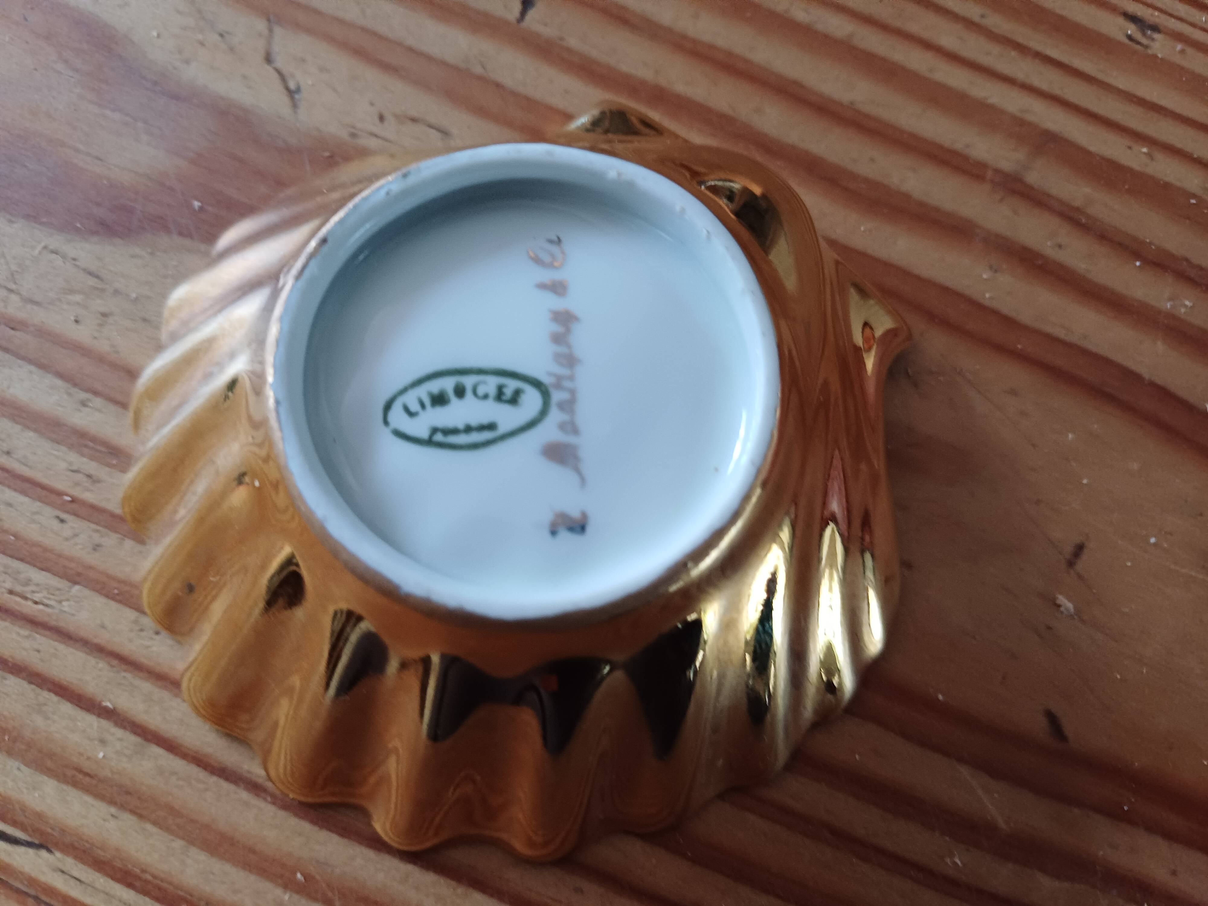 Salt and Pepper Shakers in Limoges Porcelain R.Montigny