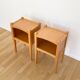 Paire de chevets en bois clair