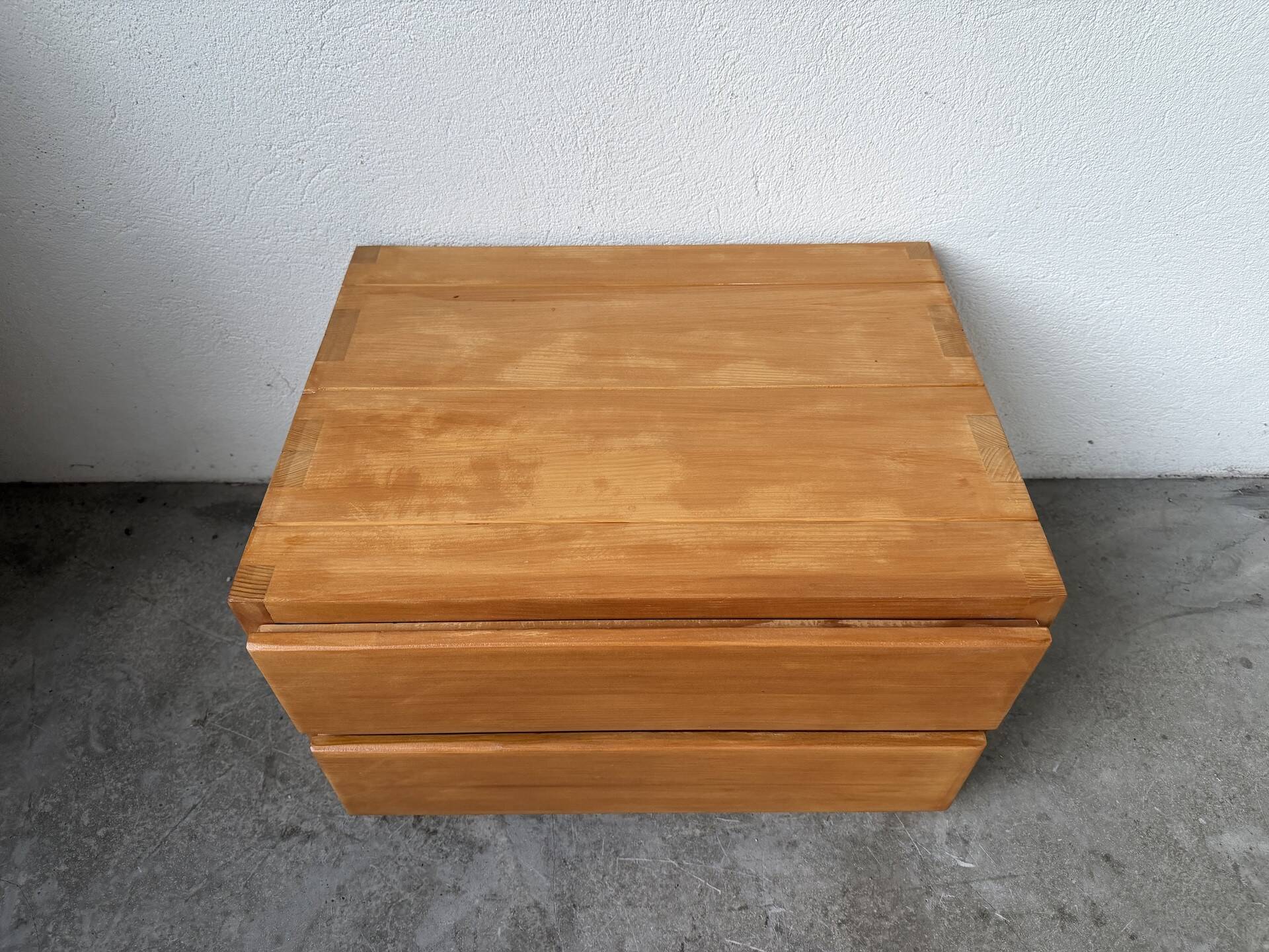 Regain bedside table in solid elm