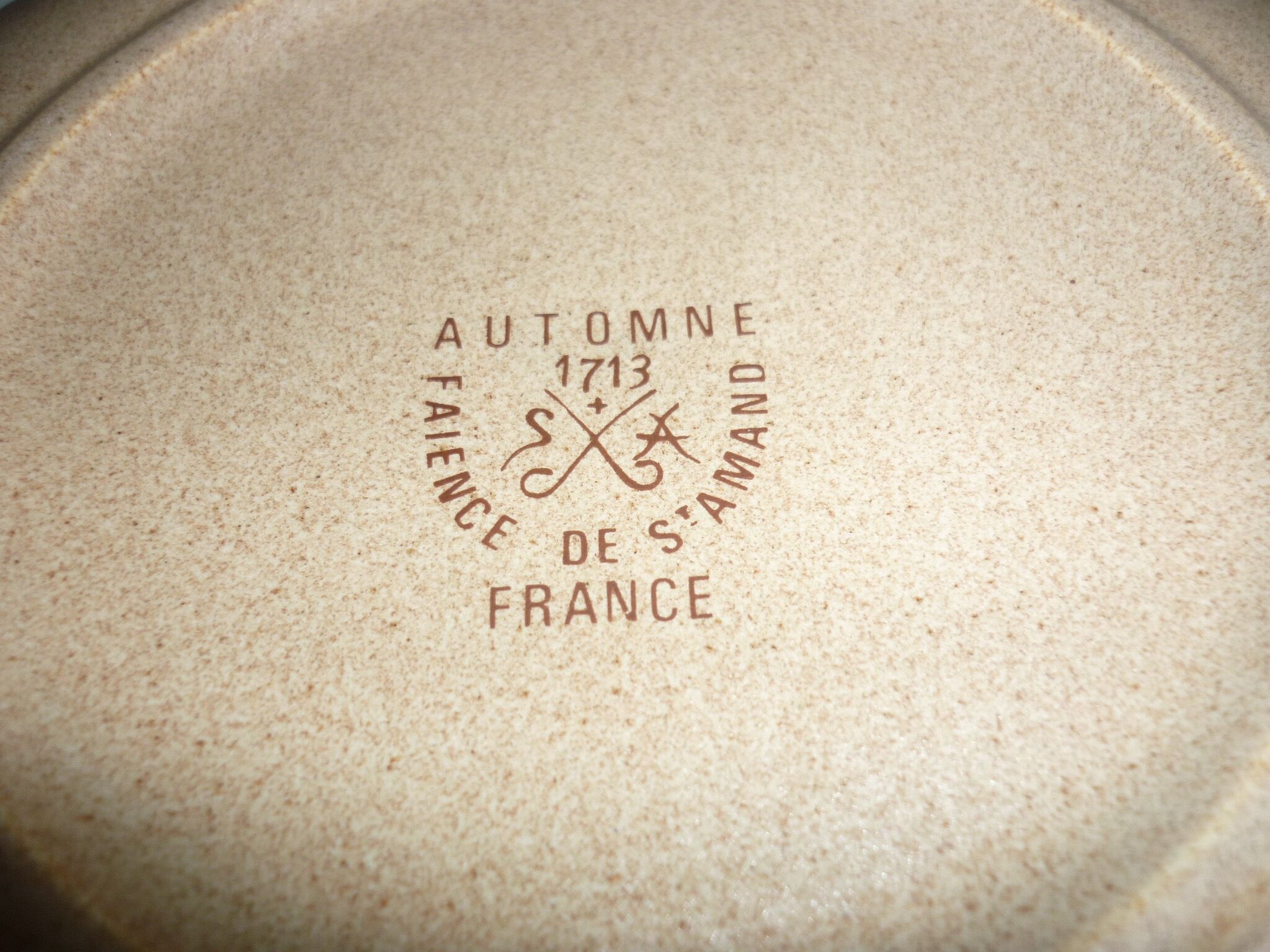 Deux assiettes creuses St Amand, modèle Automne