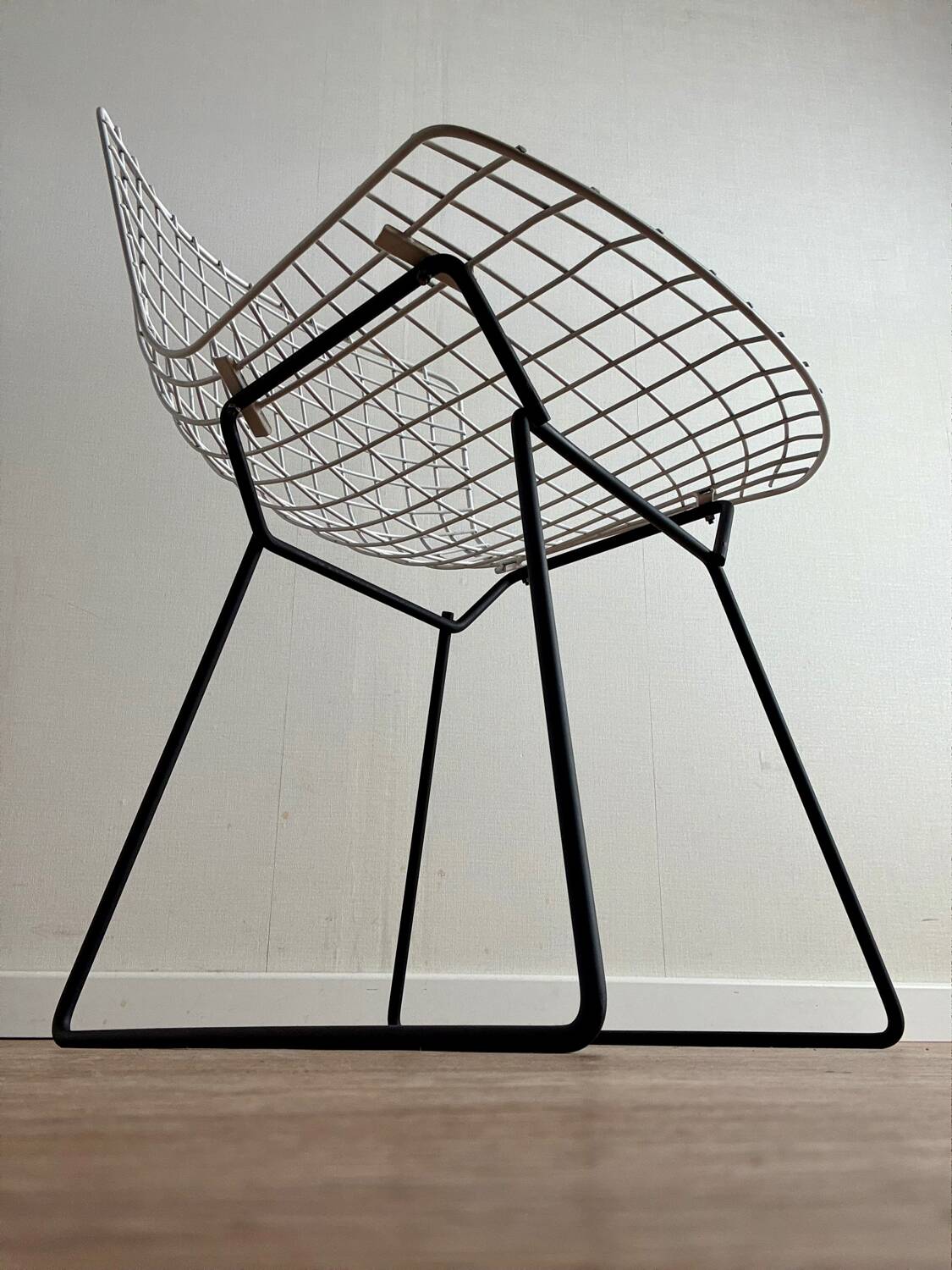 Original Bertoia chair produced in 1952 for Knoll