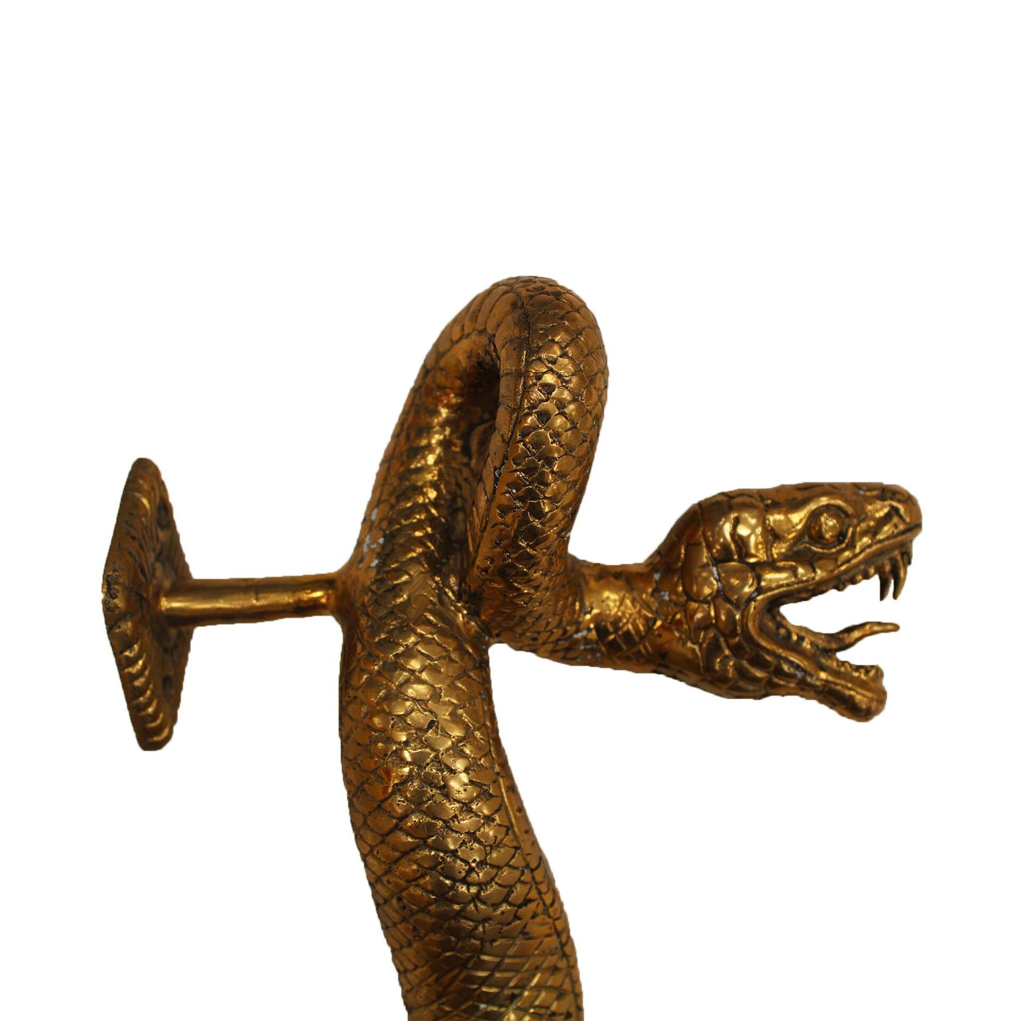 Paire de poignées de porte en laiton en forme de serpent, fabriquées à la main en France, années 1960.