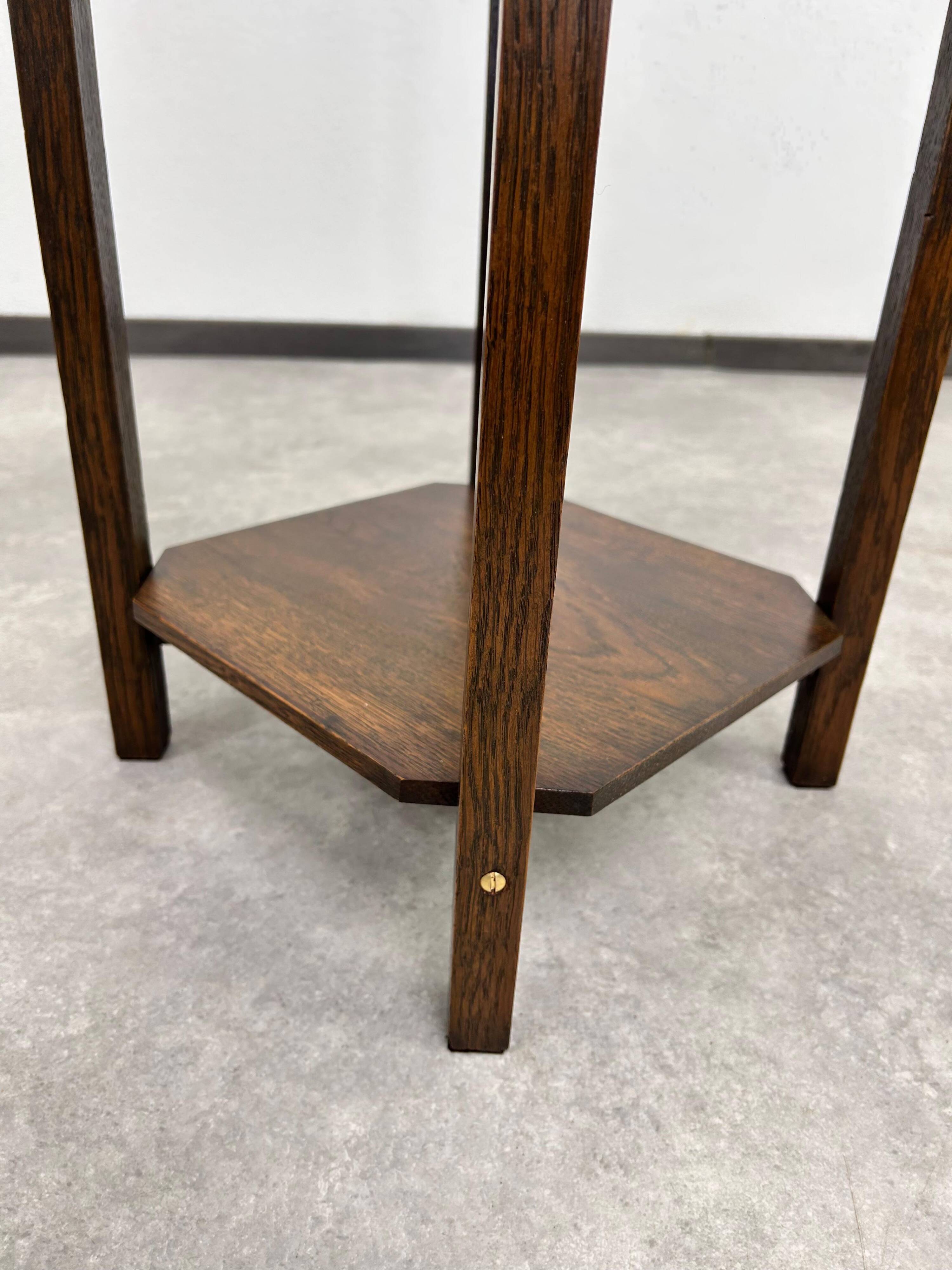 Table d'appoint Jugendstil avec plateau en laiton martelé