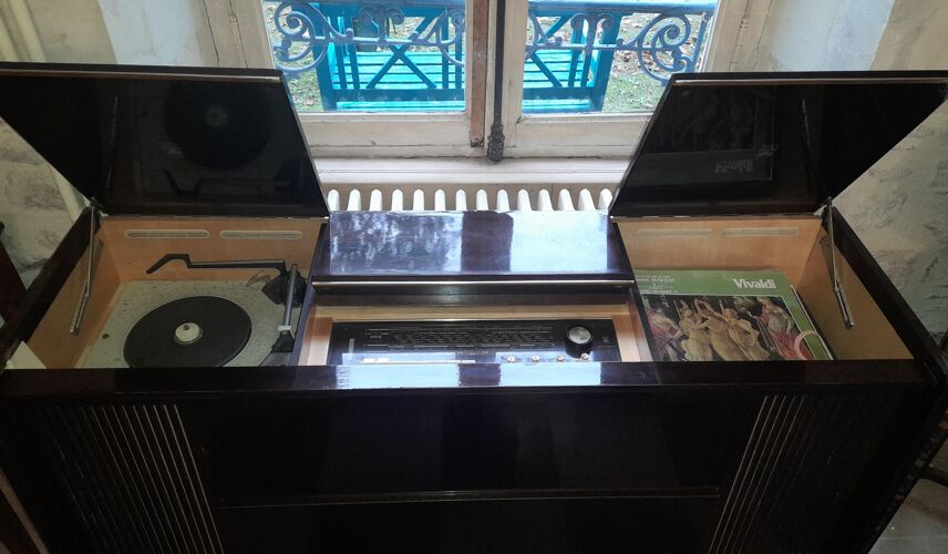 Radio cabinet and record player