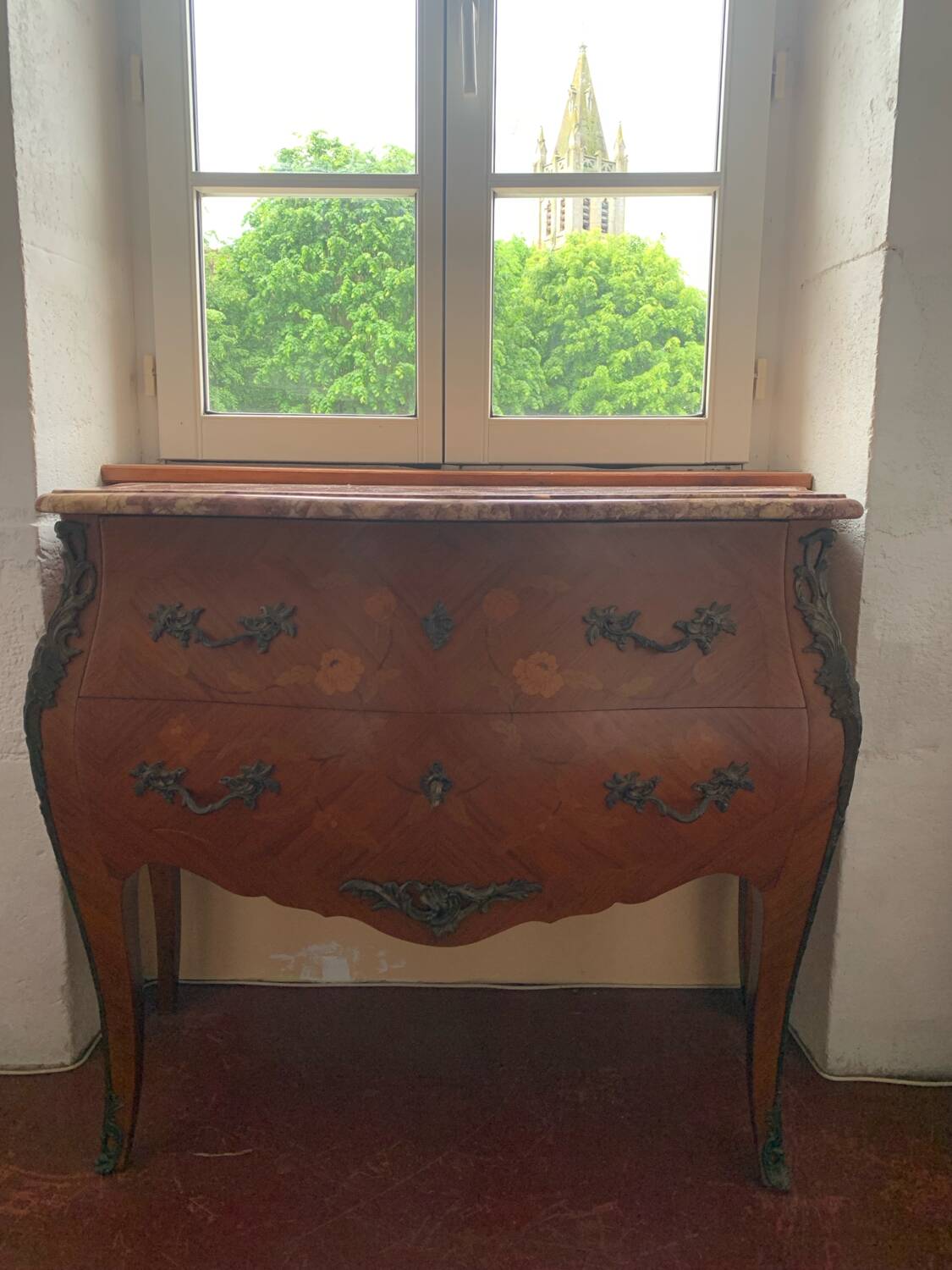 Louis XV chest of drawers with pink marble
