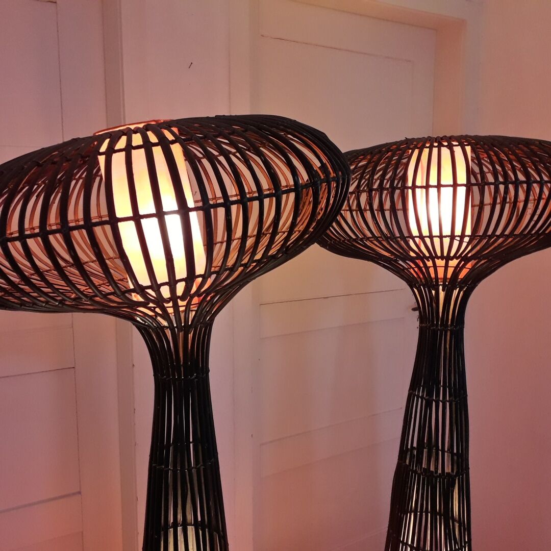 Paire de lampadaires en rotin C1970