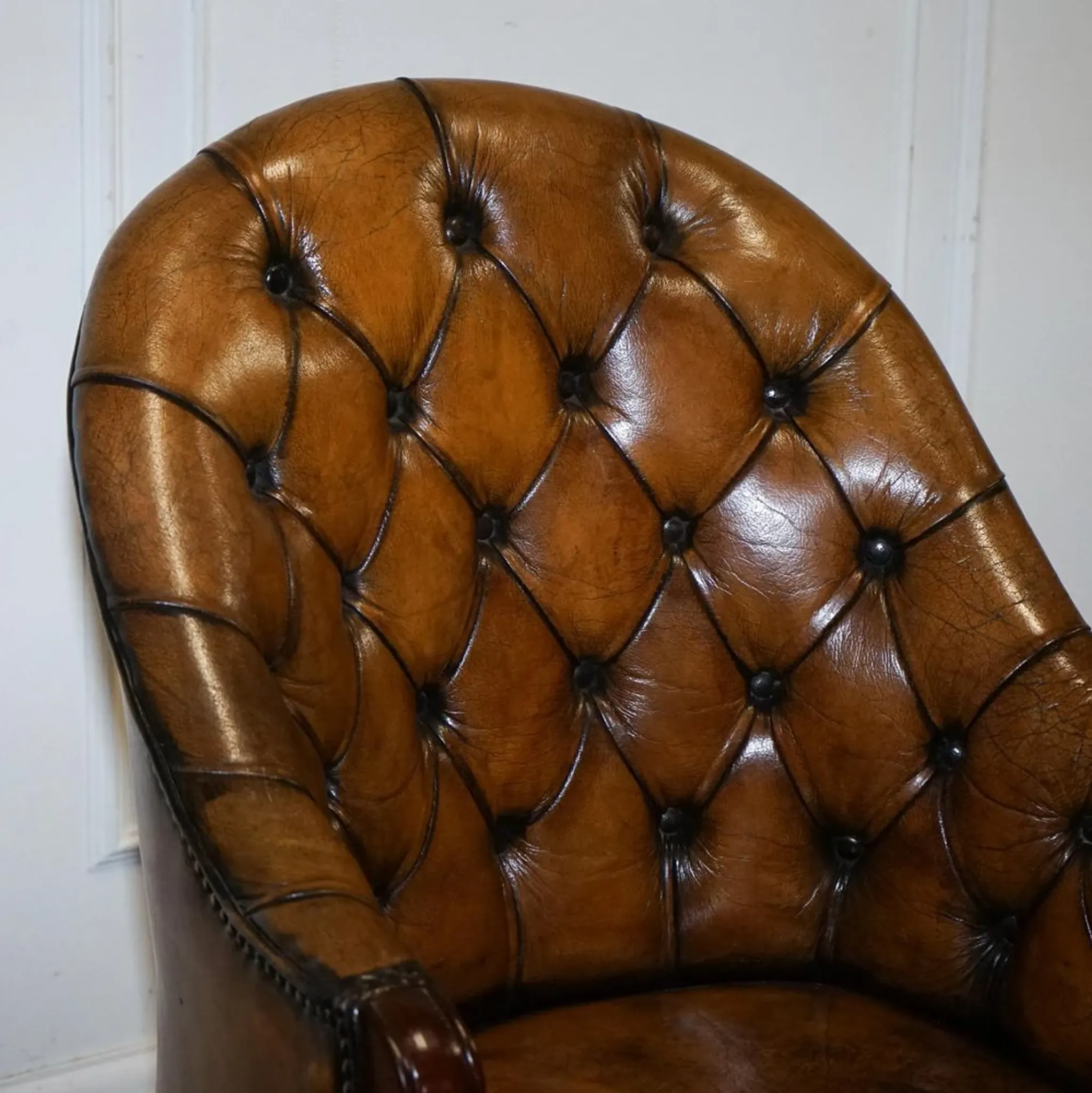 Antique Chesterfield Office Chair in Hand-Dyed Leather in Georgian Style