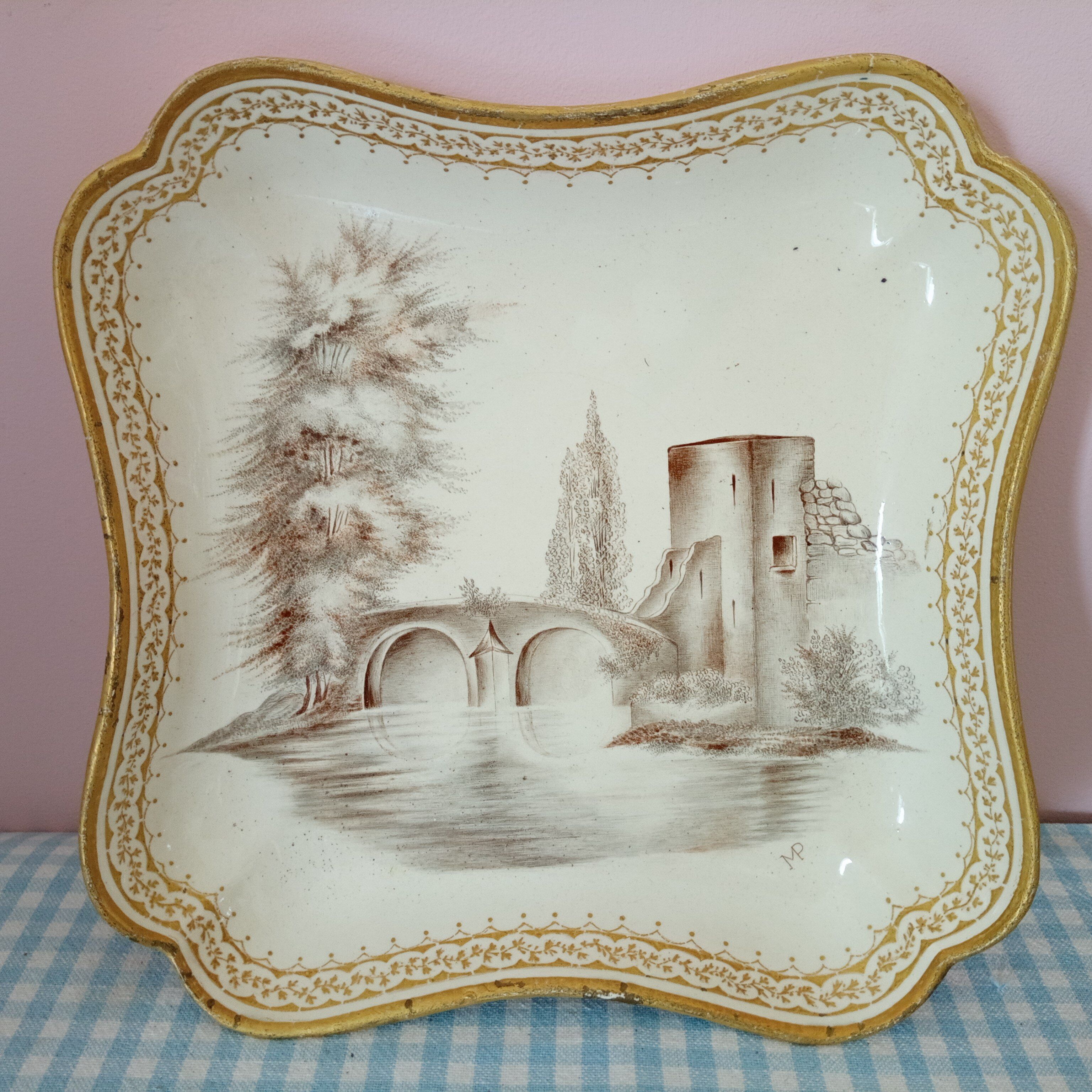 very nice bannette in soft paste (Paris 18th) décor in grisaille