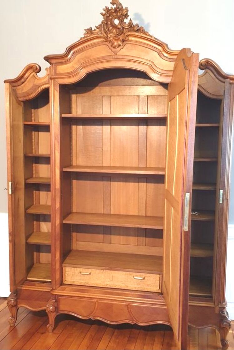 Armoire ancienne, Meubles de château