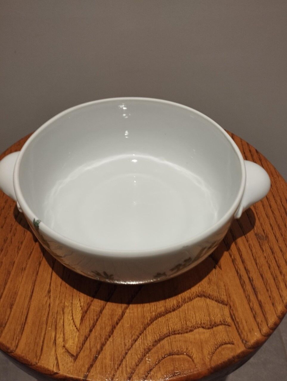 Dish with its lid in Paris porcelain