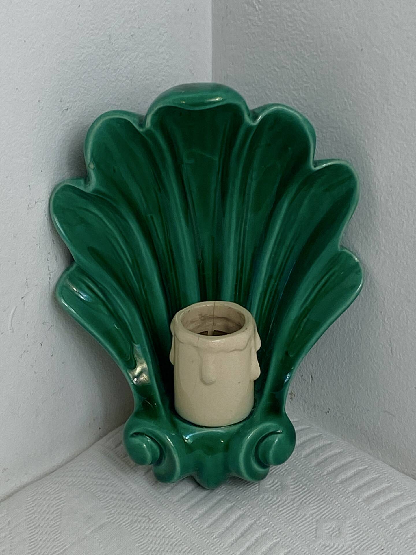 Ceramic shell wall light
