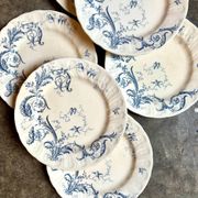 6 assiettes plates Gien en terre de fer, service "Rinceaux" n°1