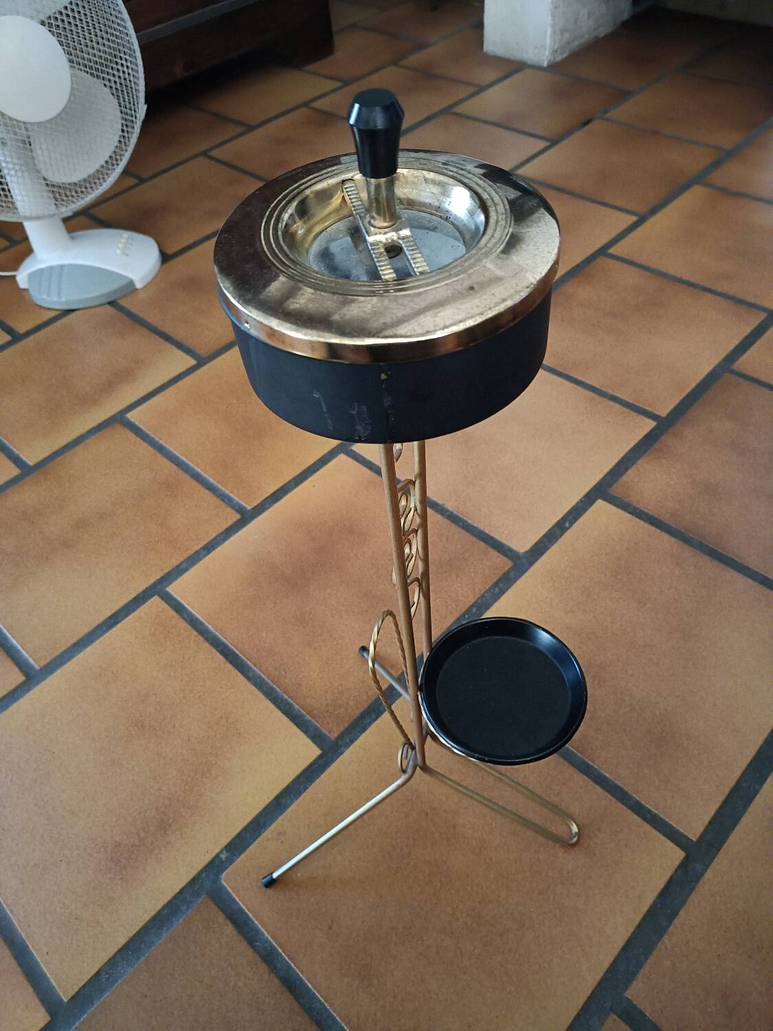 Cendrier tourniquet vintage pied central