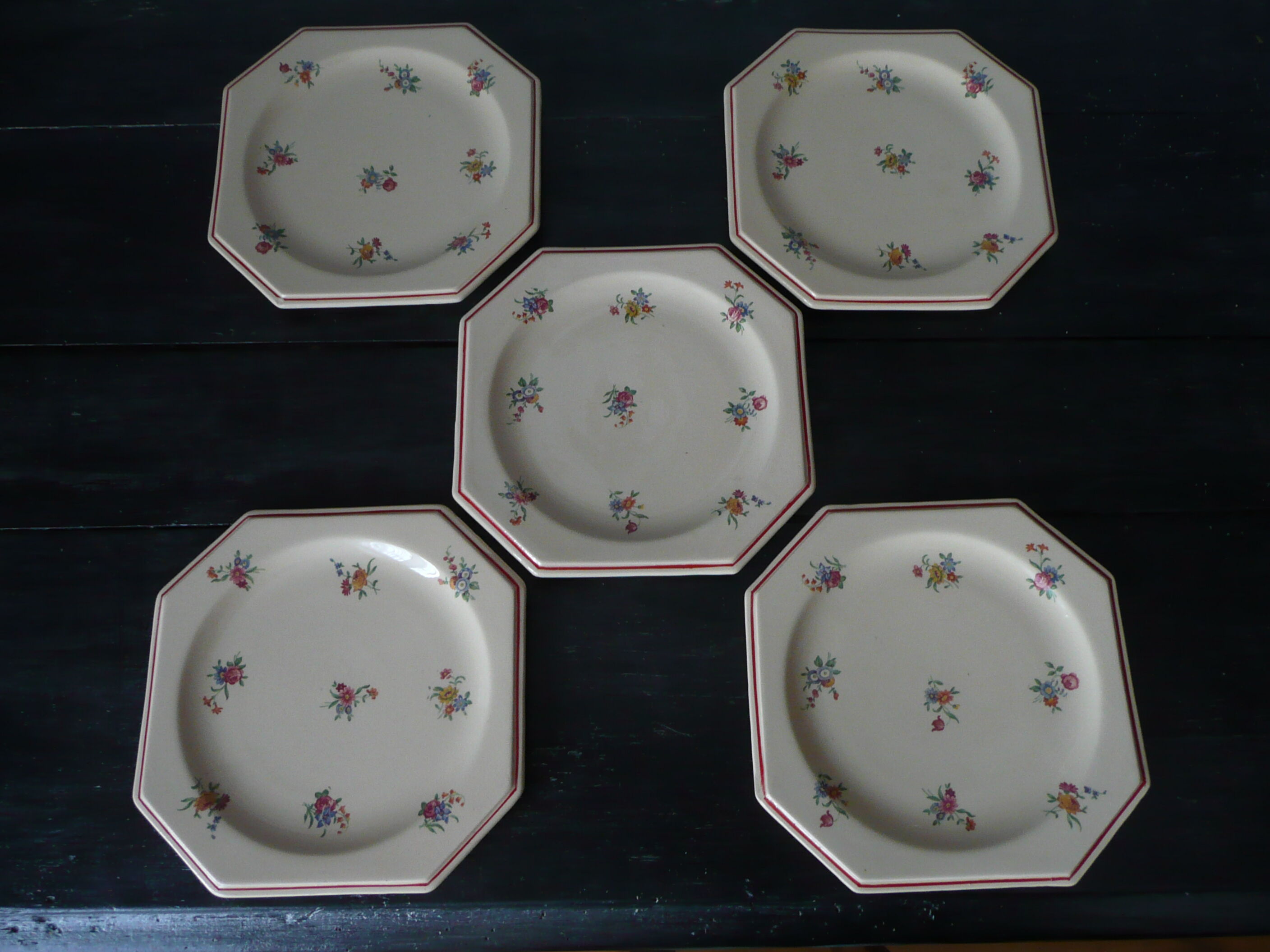 Suite de 5 assiettes à dessert vintage