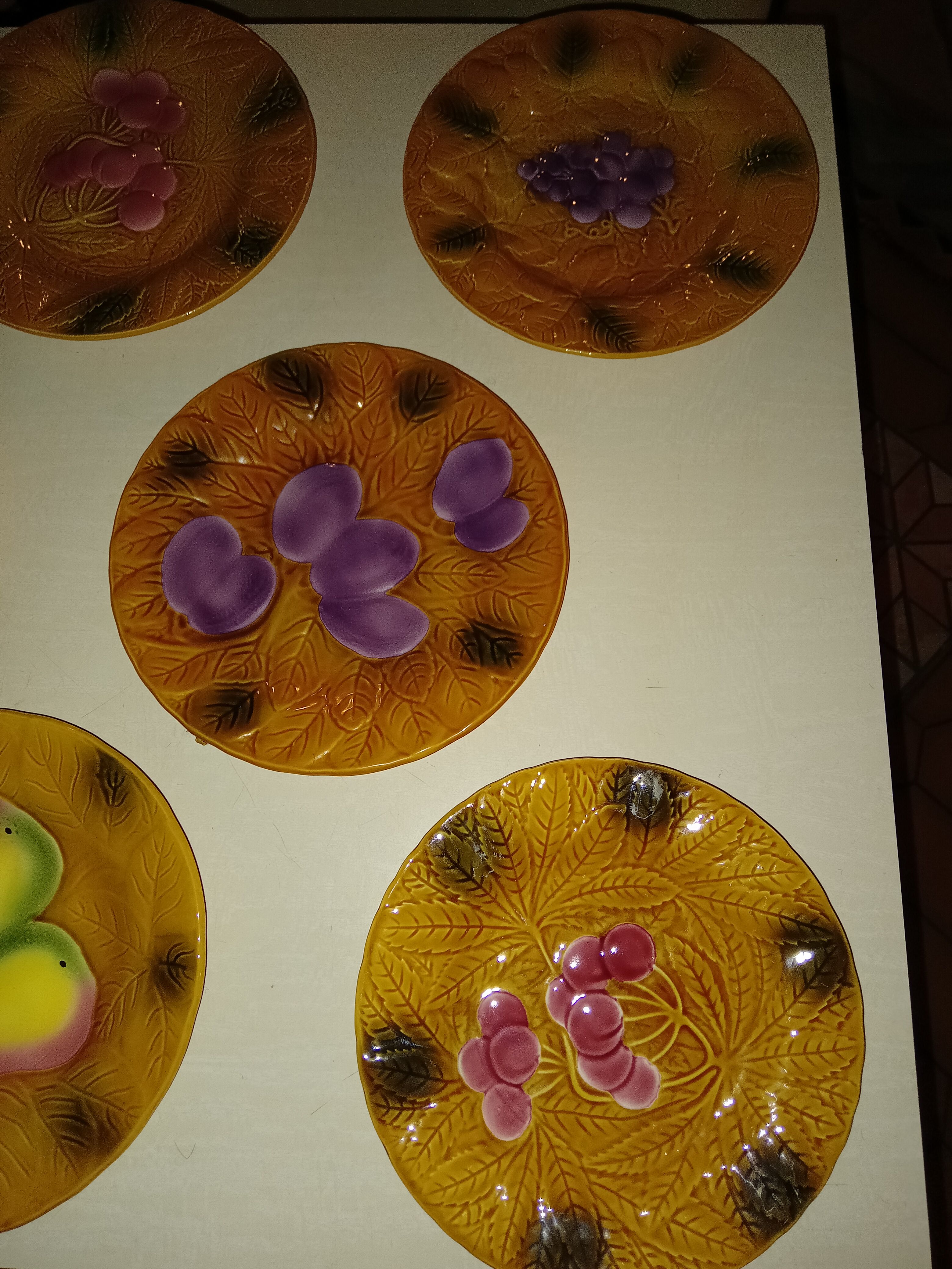 Six slurry dessert plates