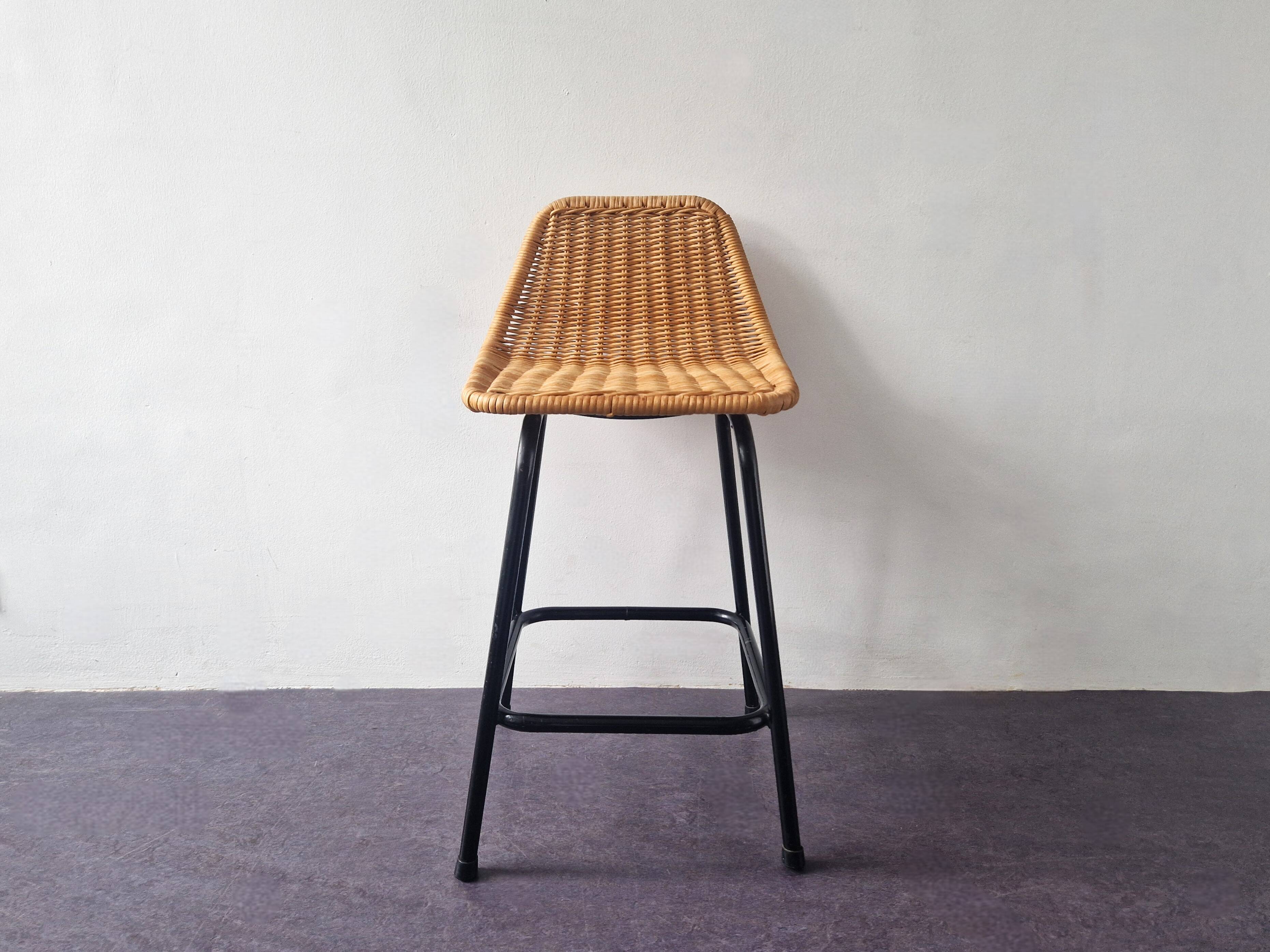 Low model stool of wicker and metal by Rohé Noordwolde, The Netherlands 1960's