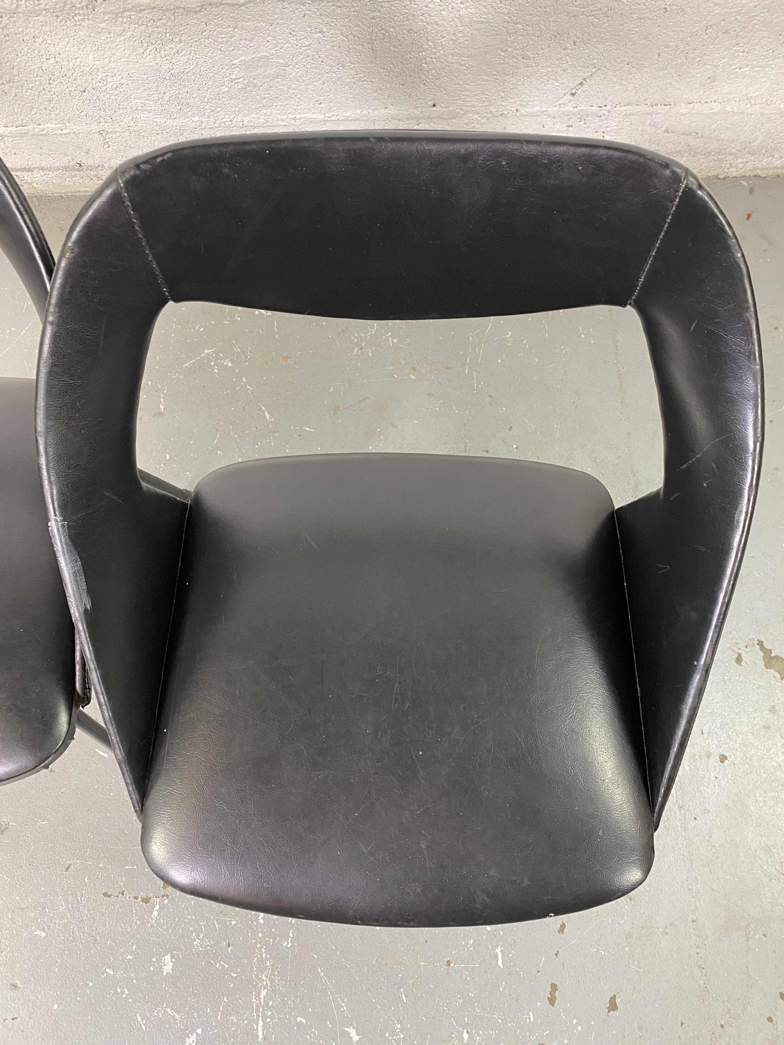 Paire de fauteuils Louis Paolozzi noir