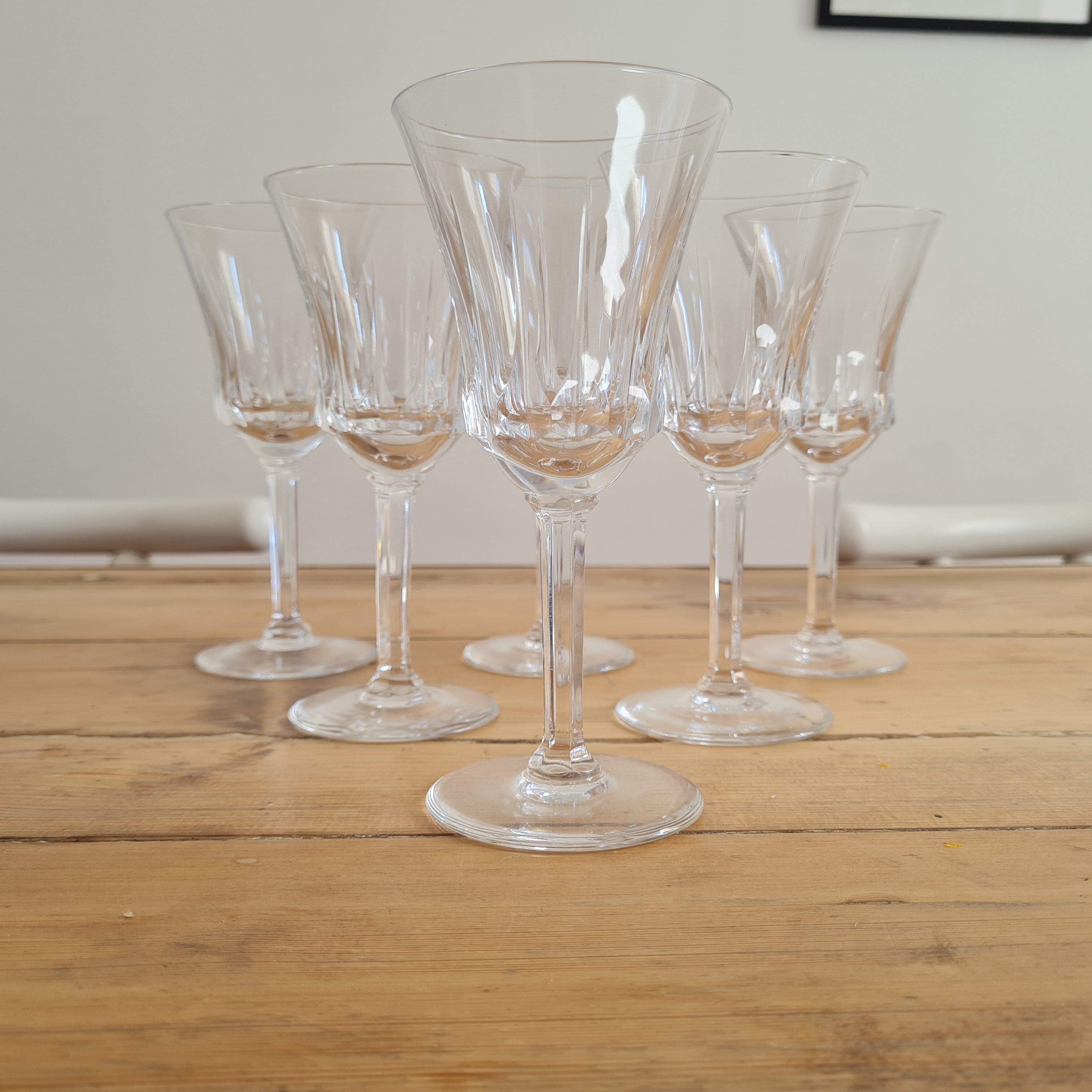 Service of 6 chiseled crystal water glasses