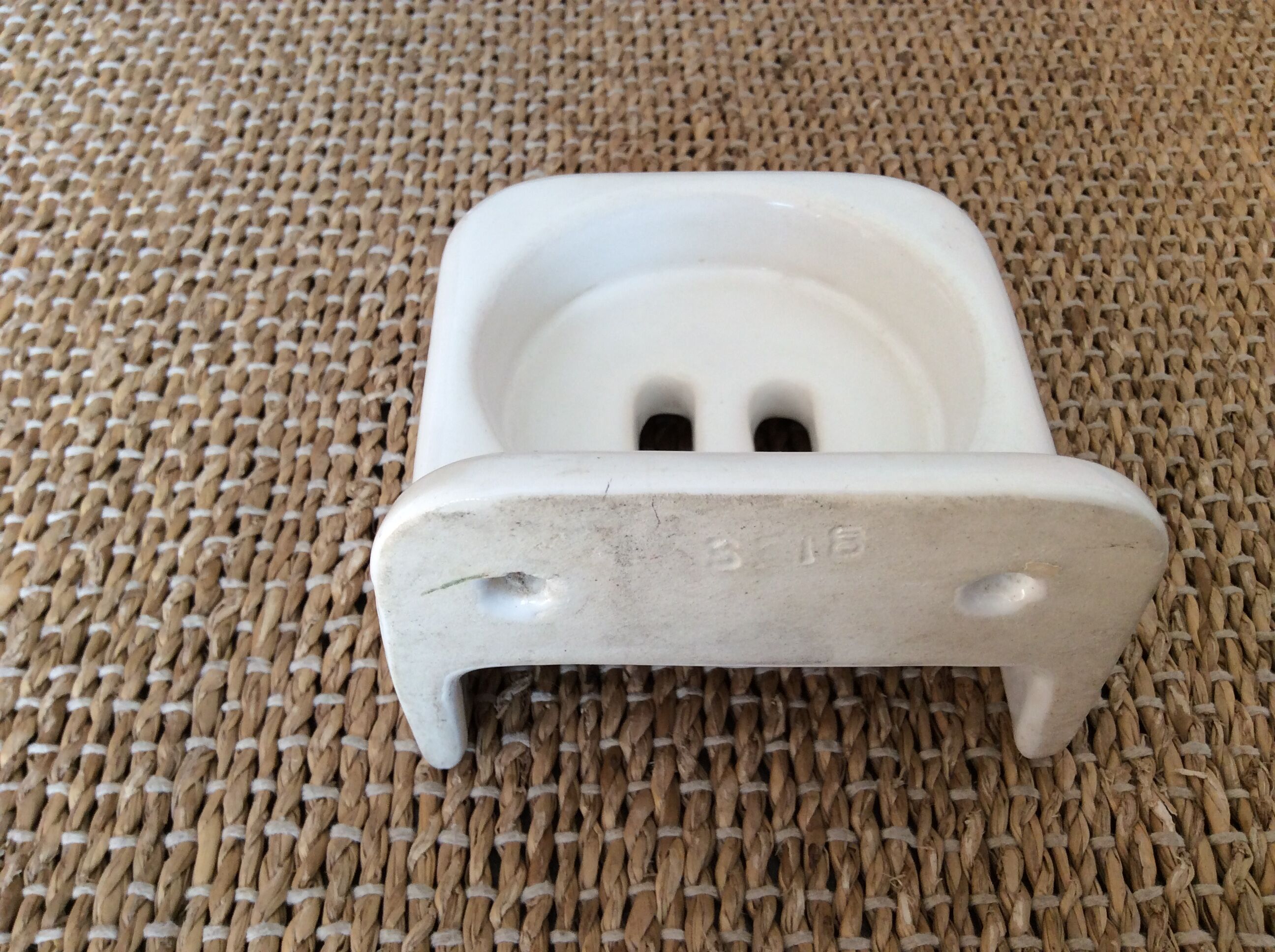 Porcelain soap dish