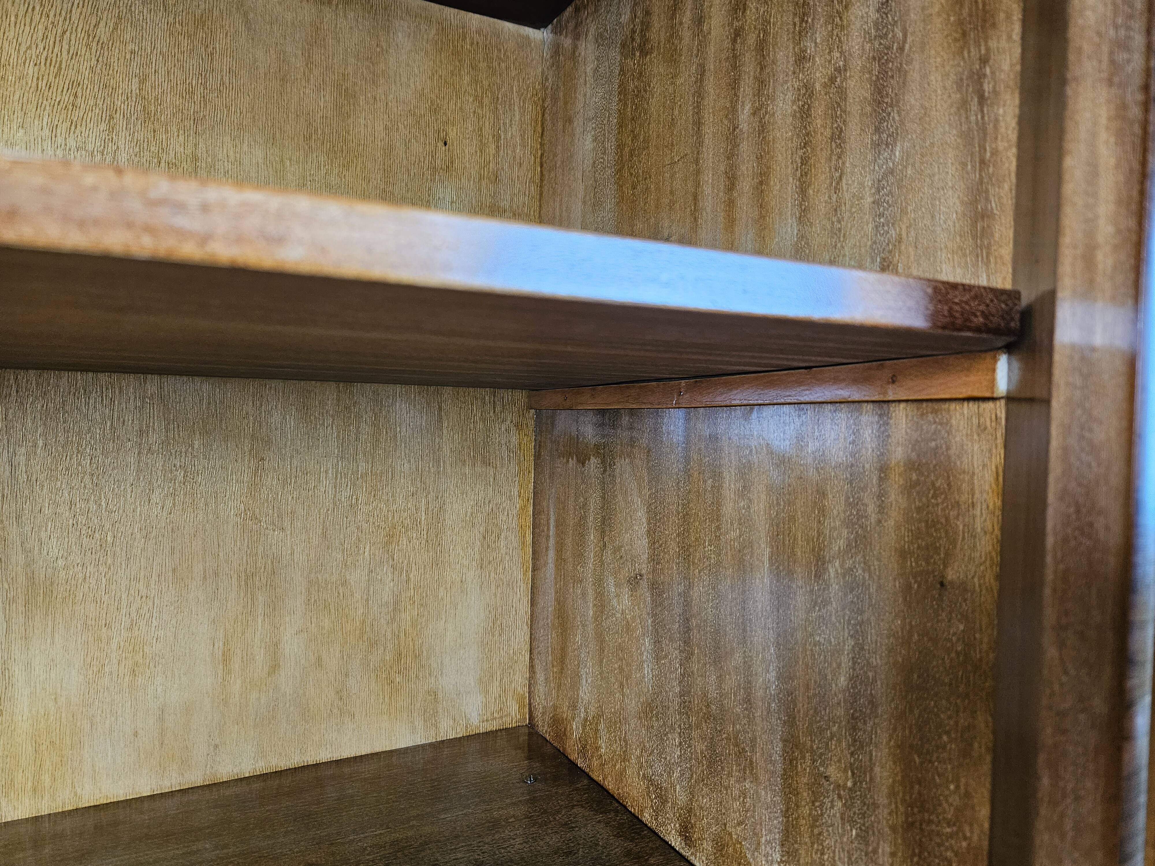 Art decò sideboard in thuja and walnut