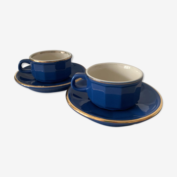 2 tasses à café et soucoupes