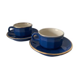 2 coffee cups and saucers