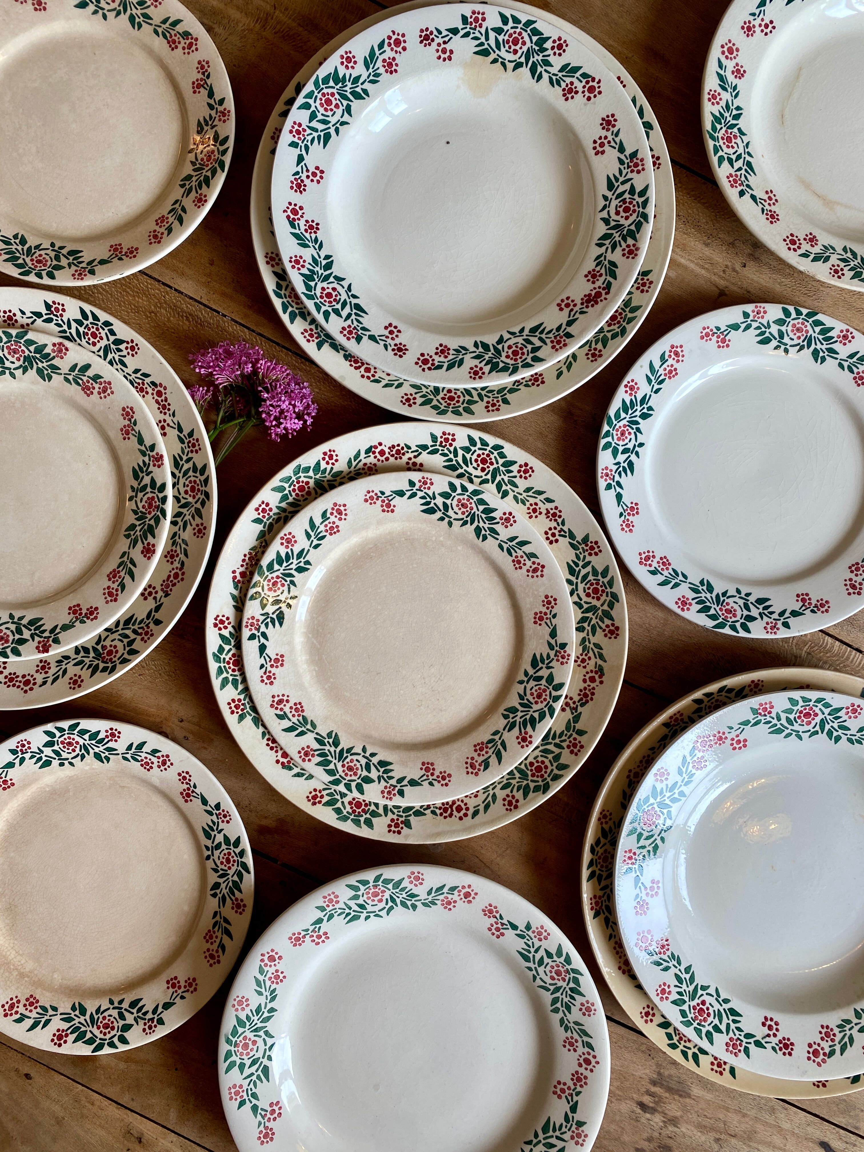 Set of 6 old flat plates model Cécile de HBCM