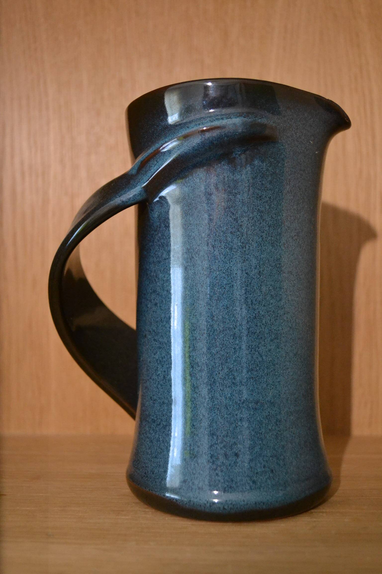 Pichet artisanal bleu