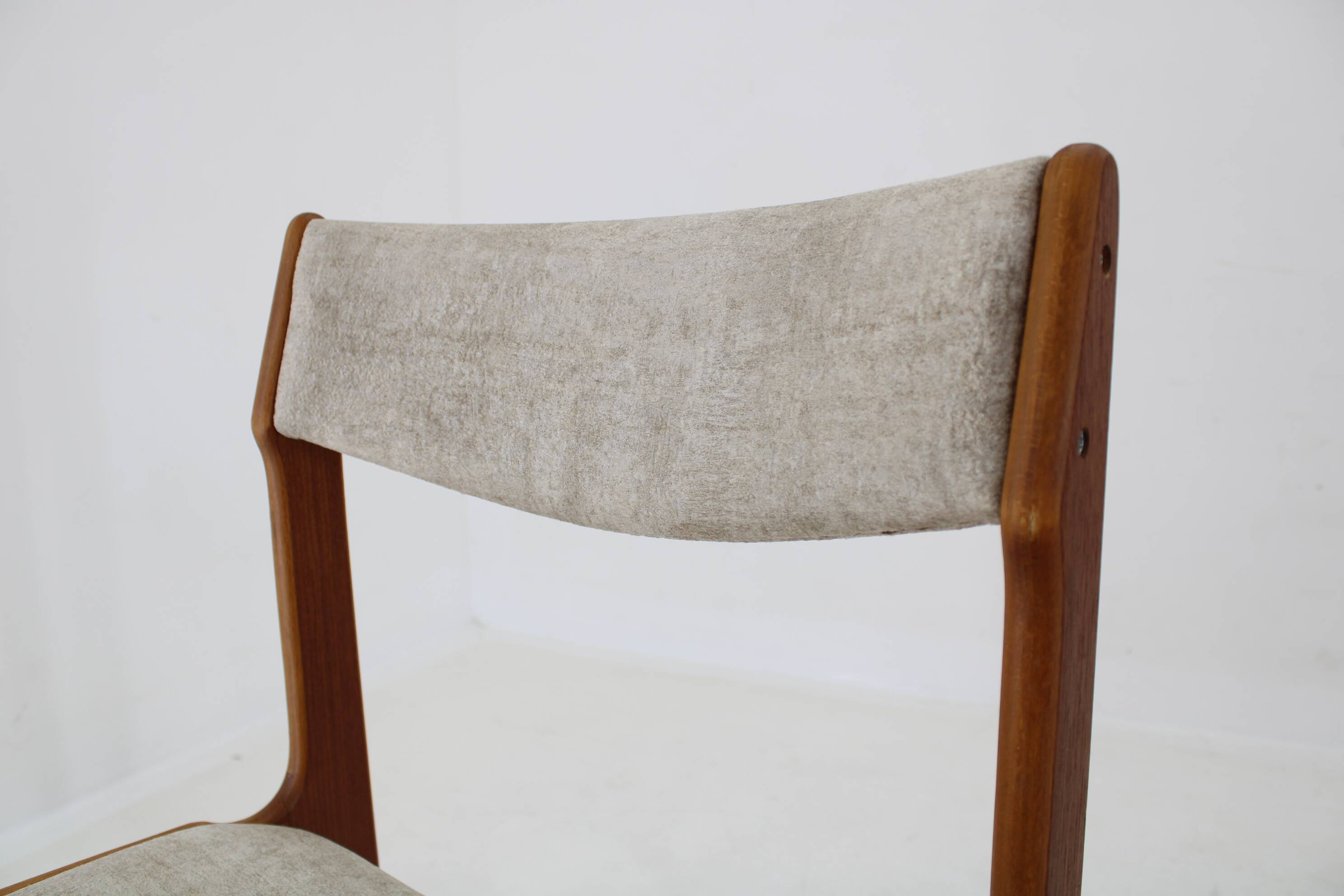 Ensemble de 4 chaises à manger danoises en teck des années 1960, restaurées