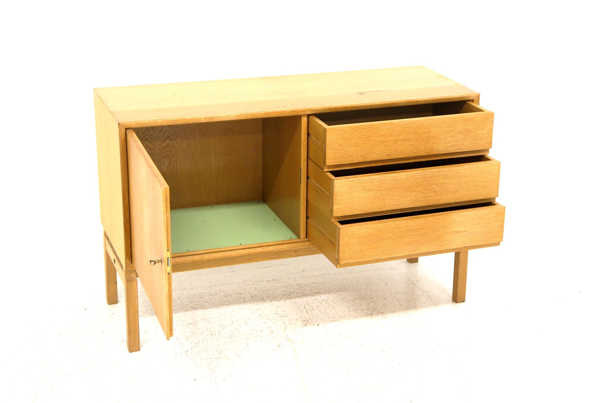 Chest of drawers in oak, Marian Grabinski, Möbel-Ikéa, sweden, 1960