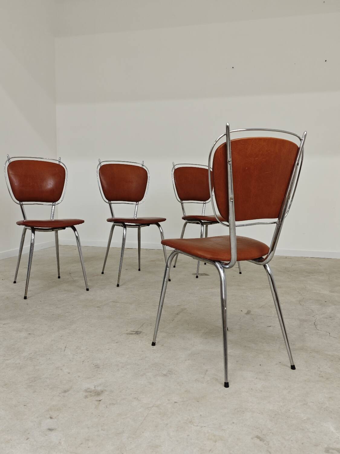 Set of 4 French chairs in camel brown imitation leather and chrome 1960